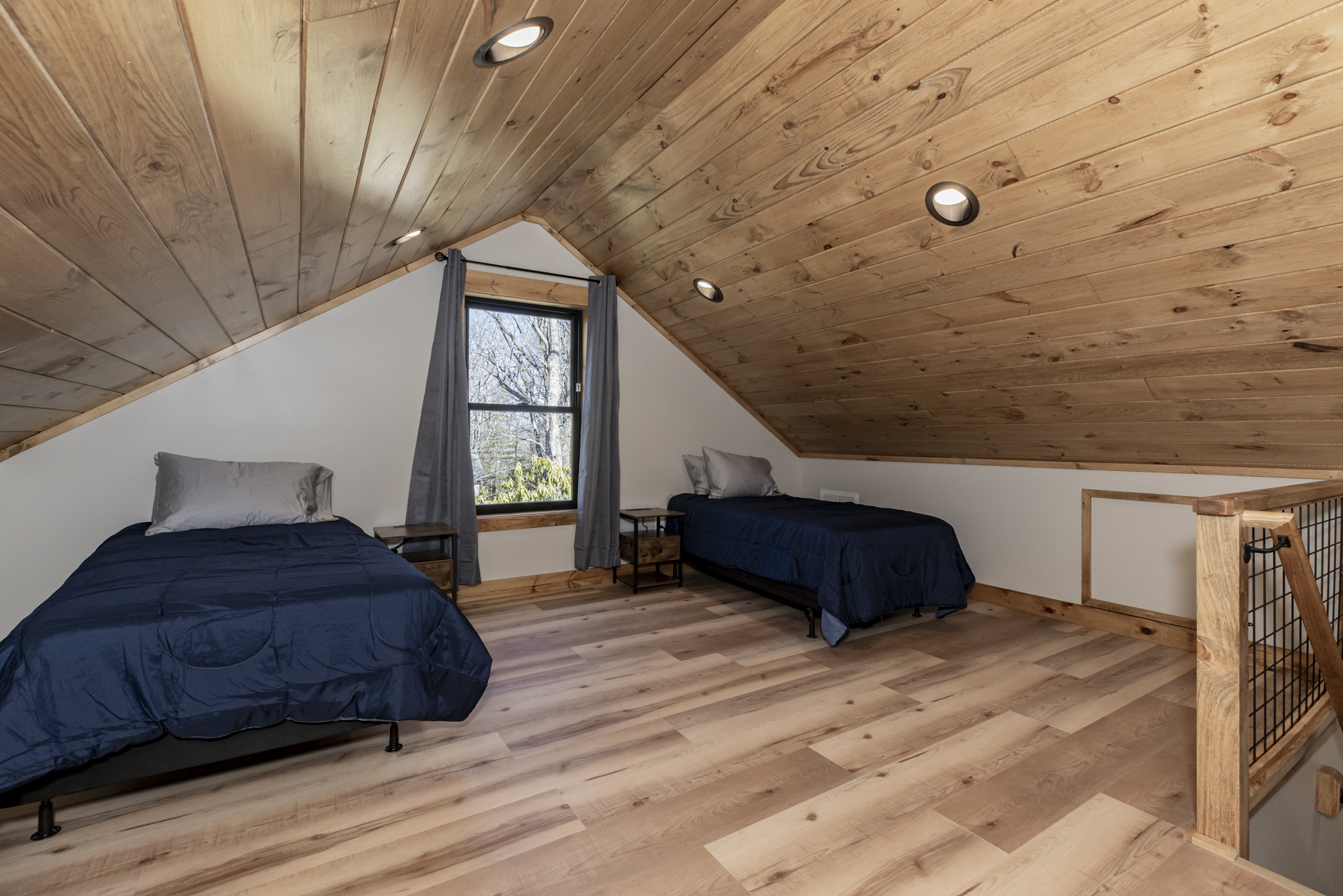 Open Loft with 2 twin beds