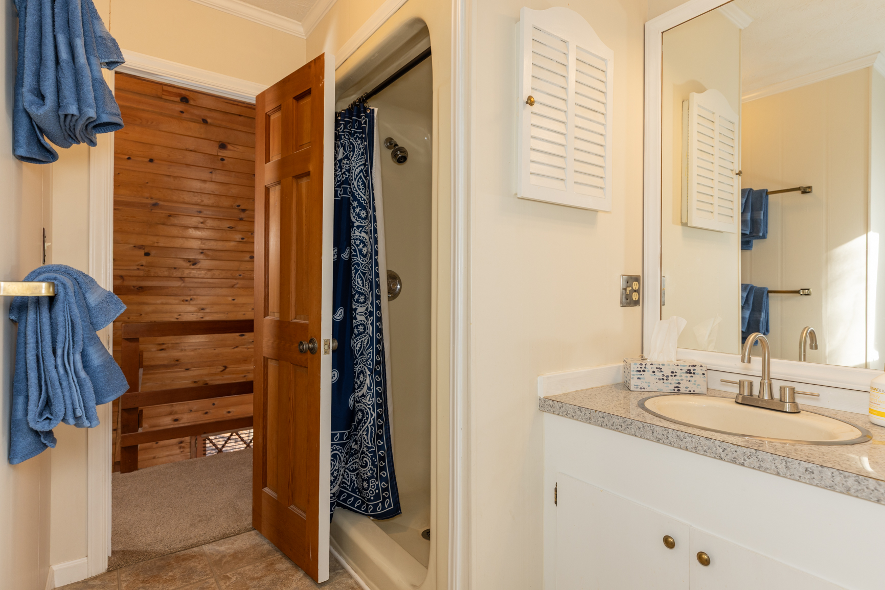 Uppler level full bath 1