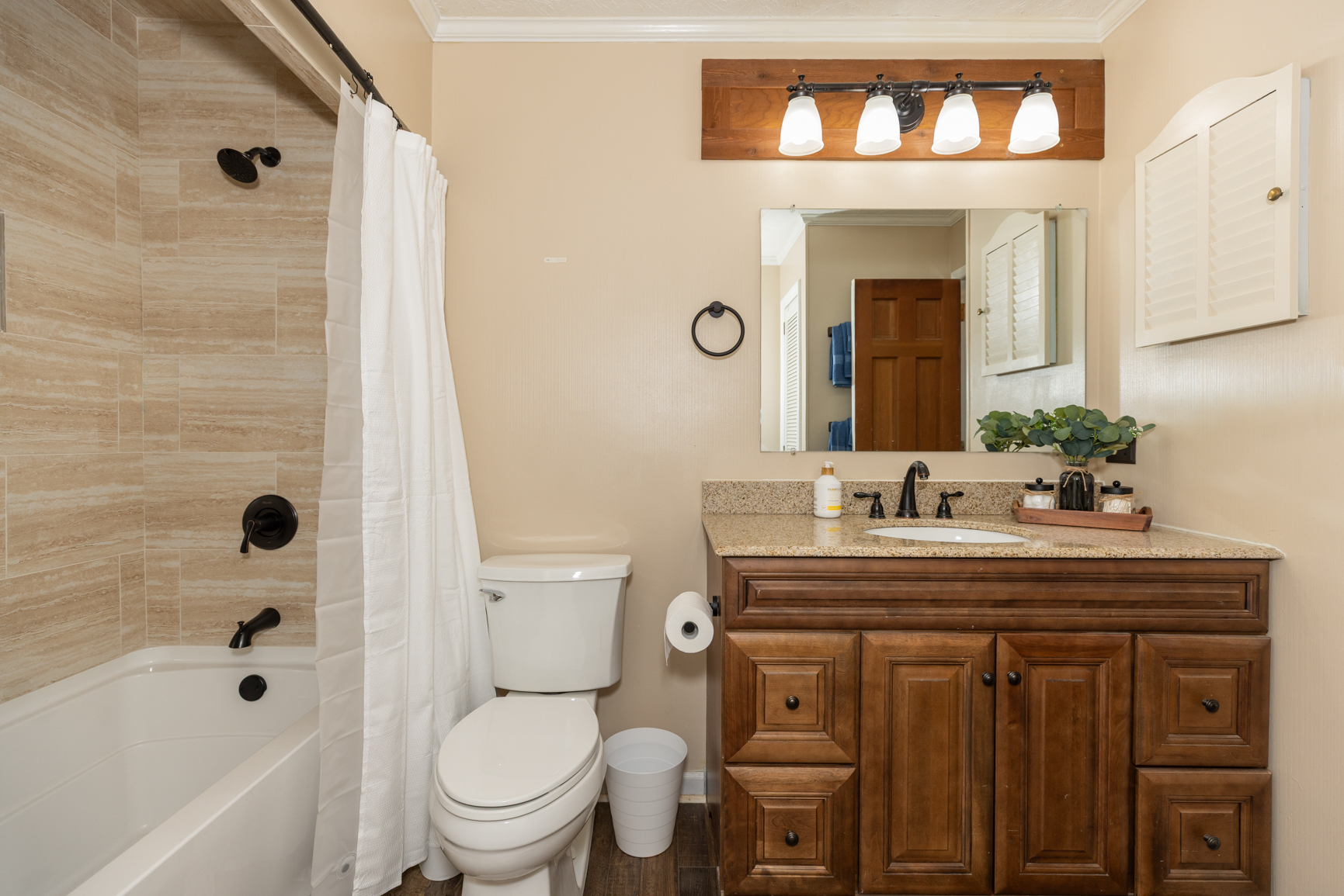 Main Floor Full Bath 2