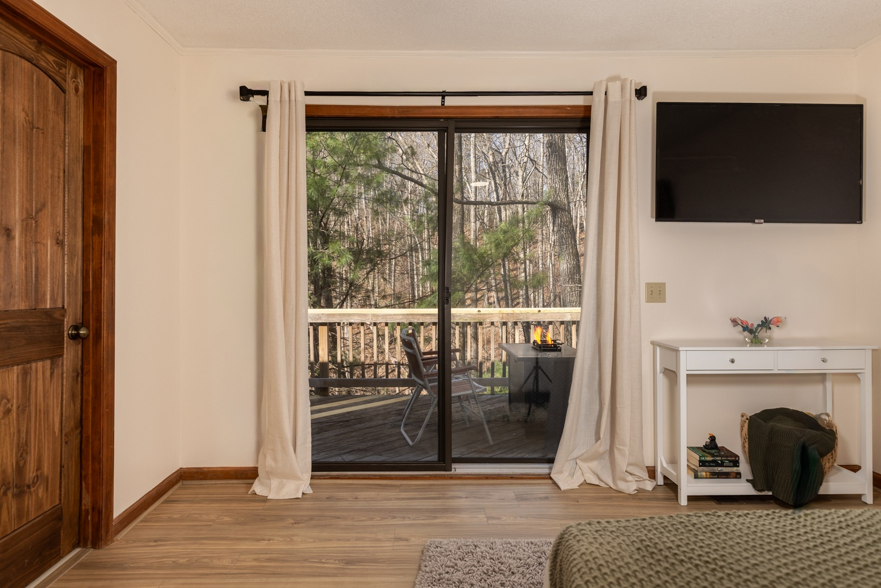 Main floor bedroom master with ensuite bath