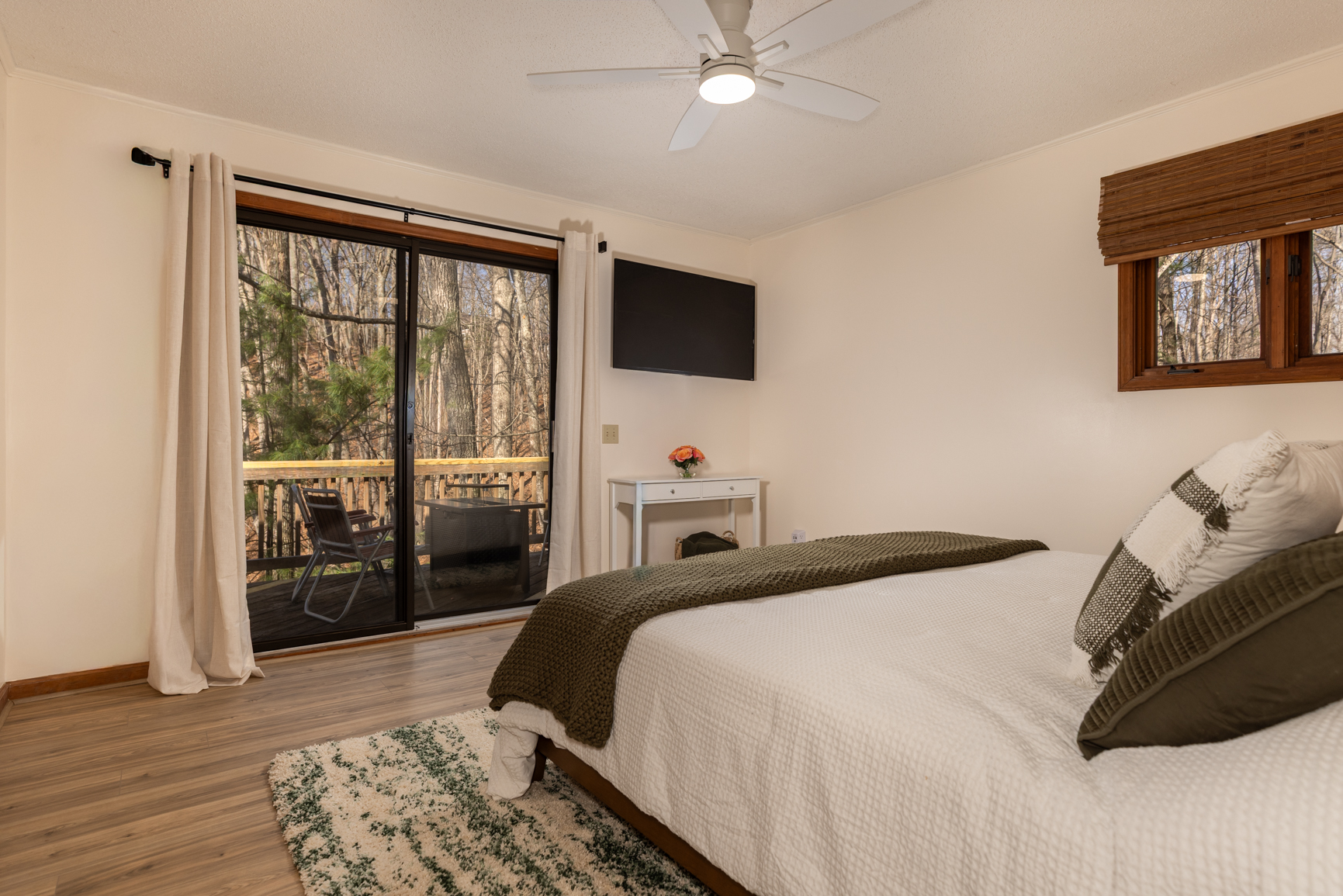 Main floor bedroom master with ensuite bath