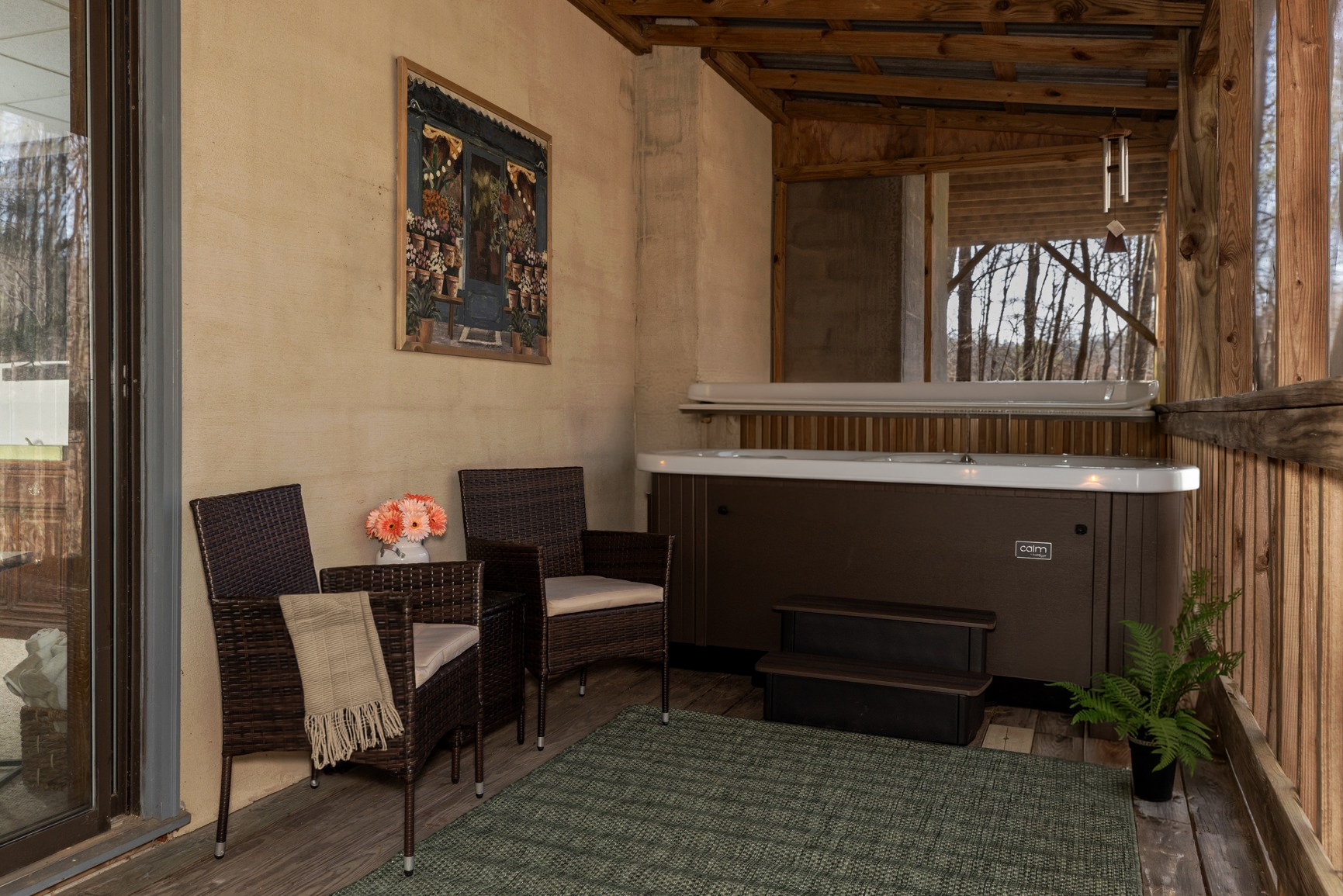 Hot TUB lower deck with screen porch