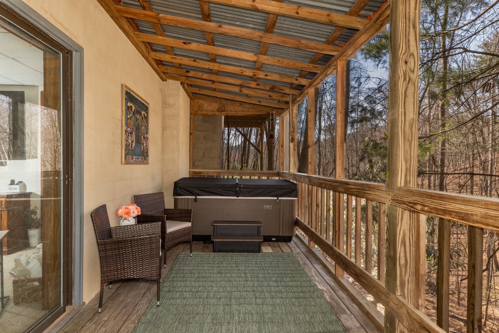 Hot TUB lower deck with screen porch
