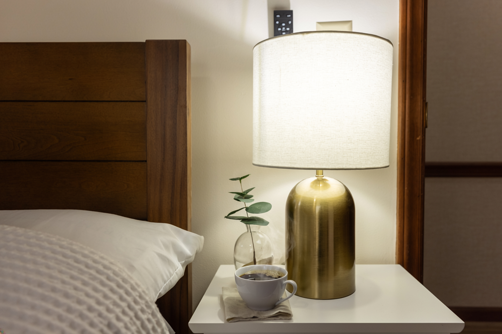 Main floor bedroom master with ensuite bath