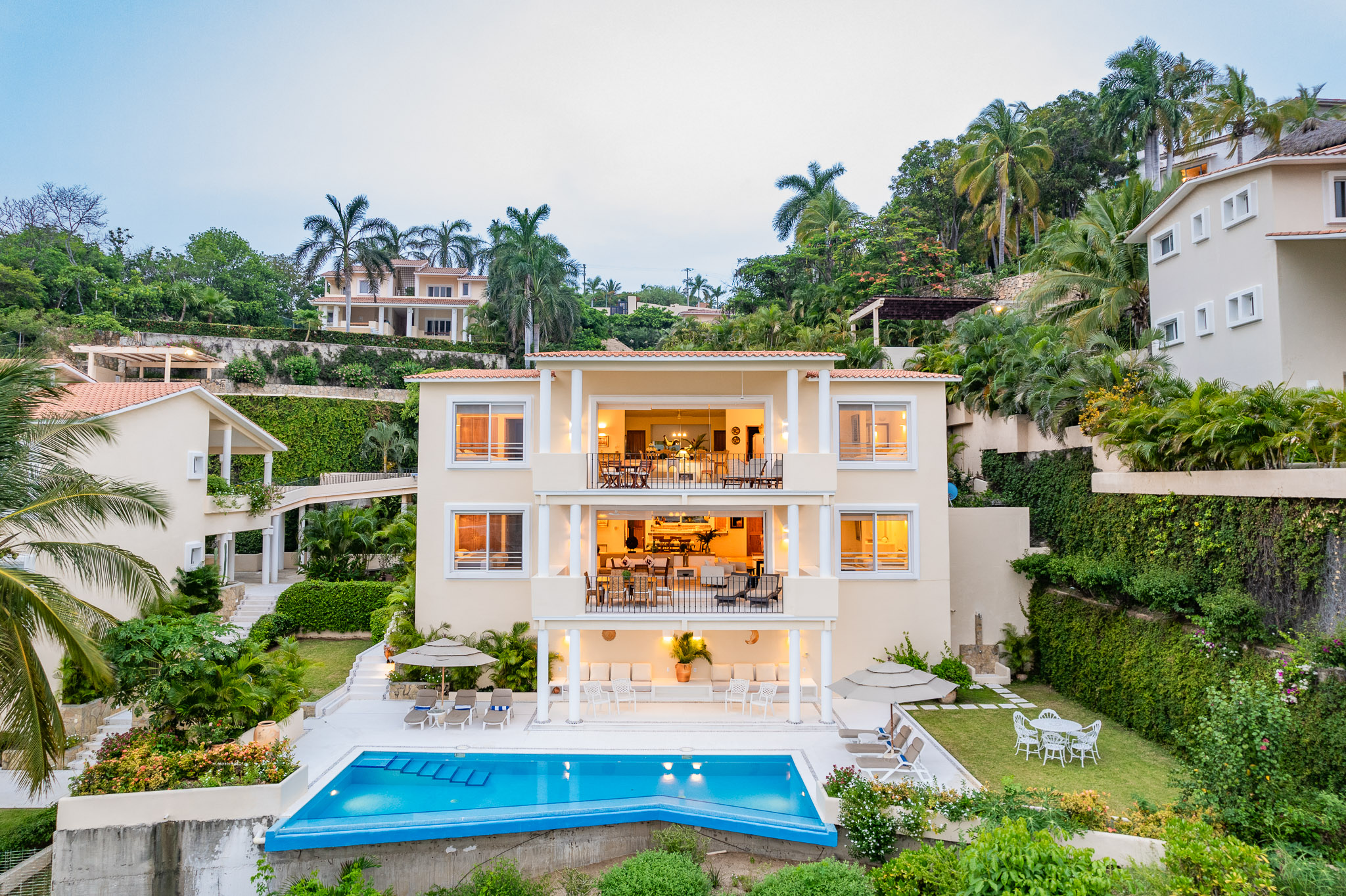 Huatulco vacation rental property photo 4