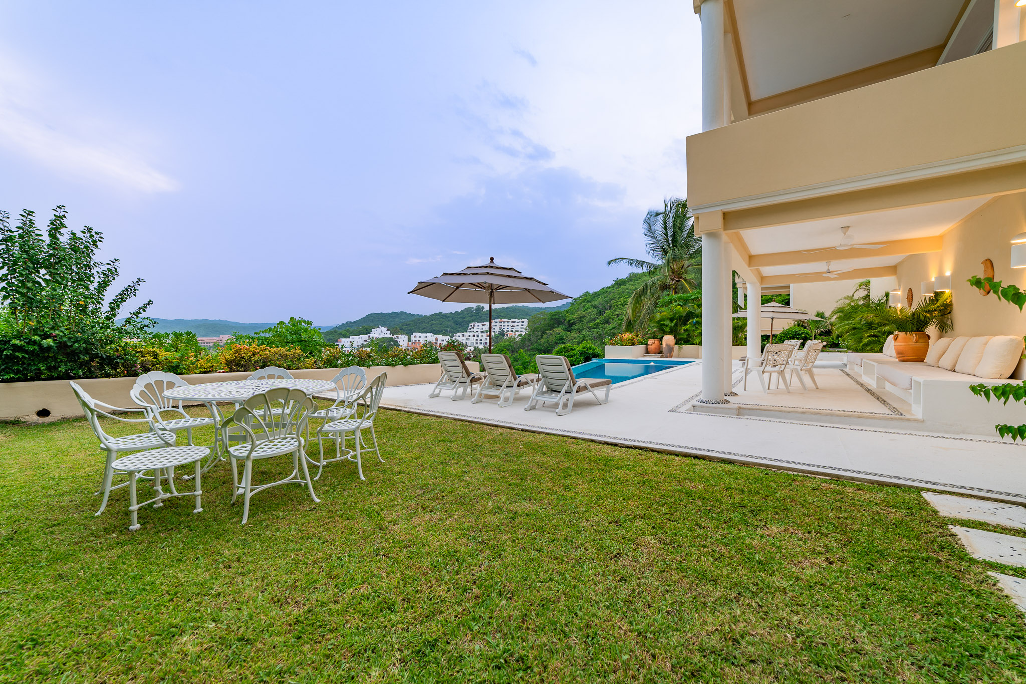 Huatulco vacation rental property photo 6