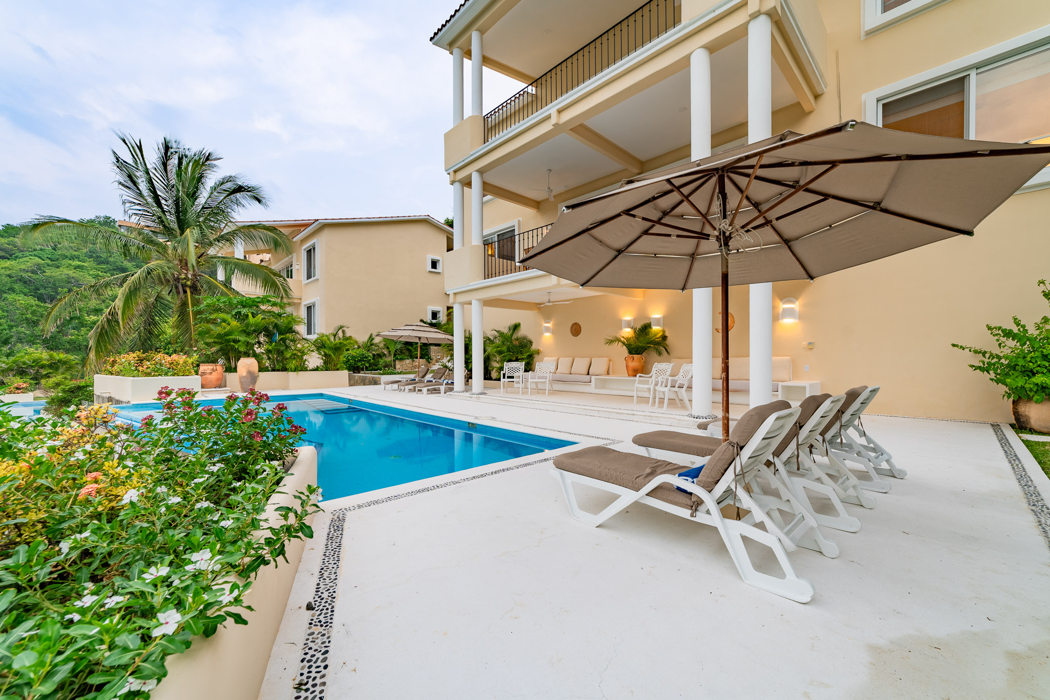 Huatulco vacation rental property photo 9