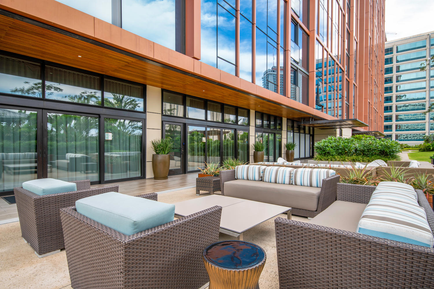 One Ala Moana 1203 Luxurious 2.5 Bedroom Unit with Panoramic Ocean