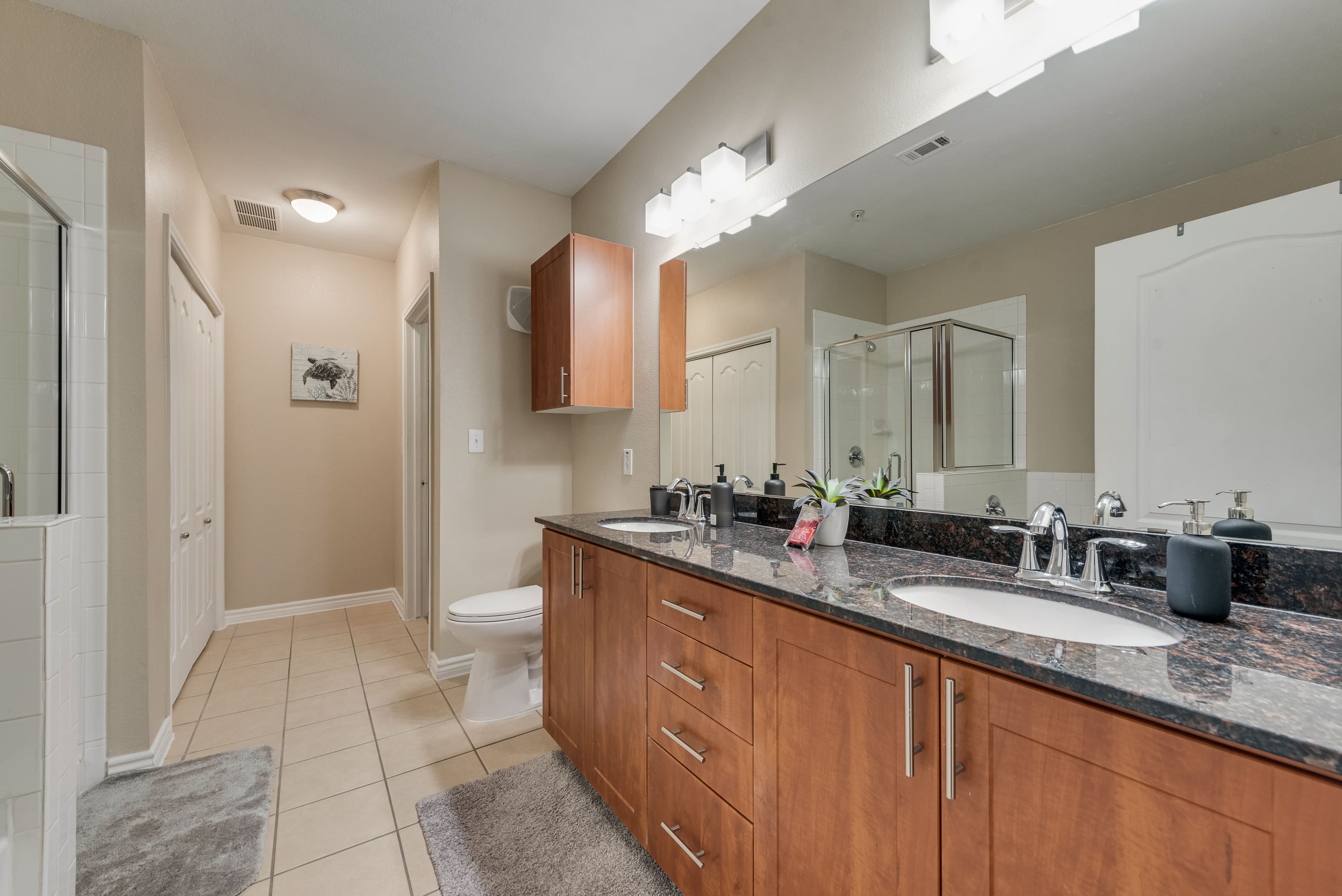 GV001 - Apt|Patio|4mi to DFW Airport|Sleeps 2 | Photo 8