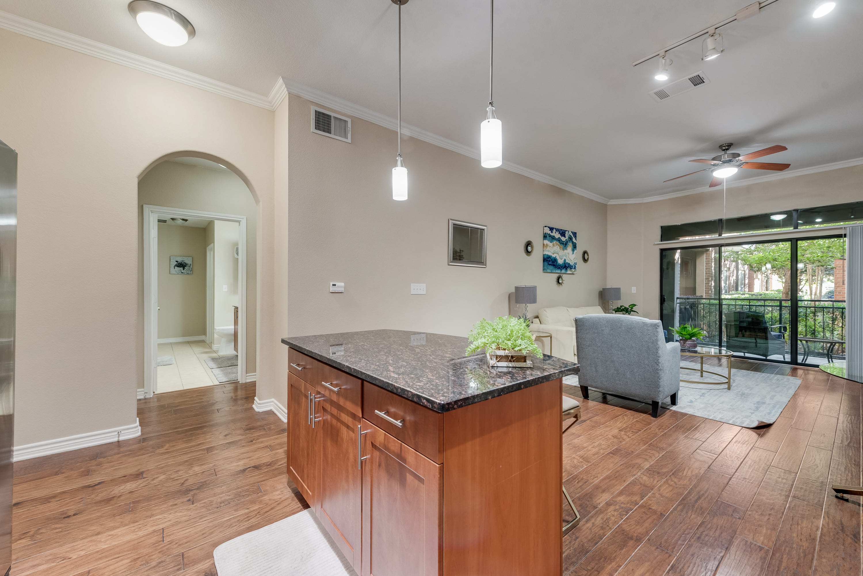 GV001 - Apt|Patio|4mi to DFW Airport|Sleeps 2 | Photo 10
