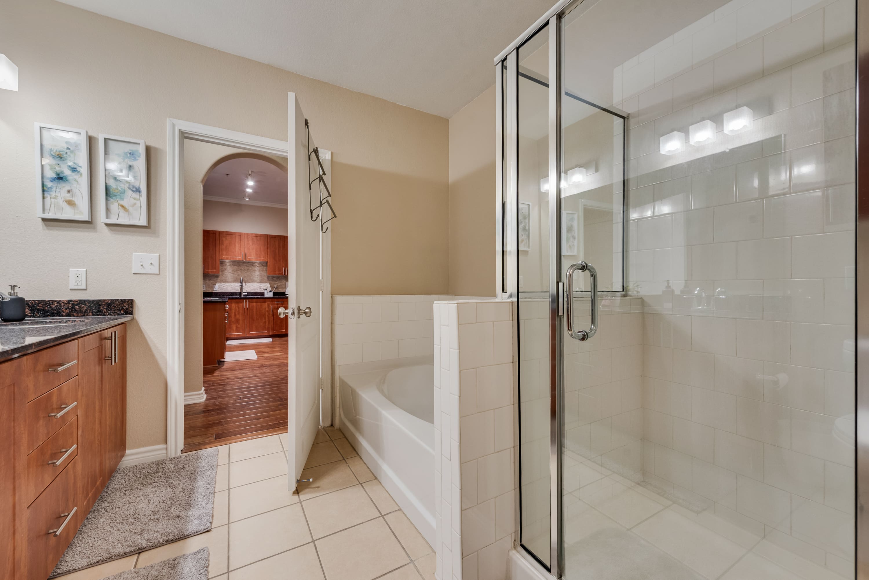 GV001 - Apt|Patio|4mi to DFW Airport|Sleeps 2 | Photo 16