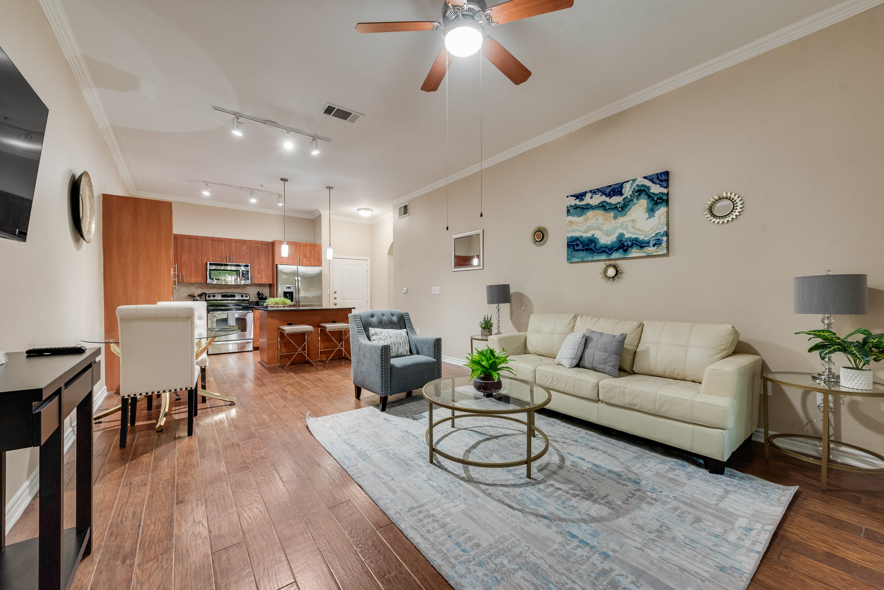 GV001 - Apt|Patio|4mi to DFW Airport|Sleeps 2 | Photo 2