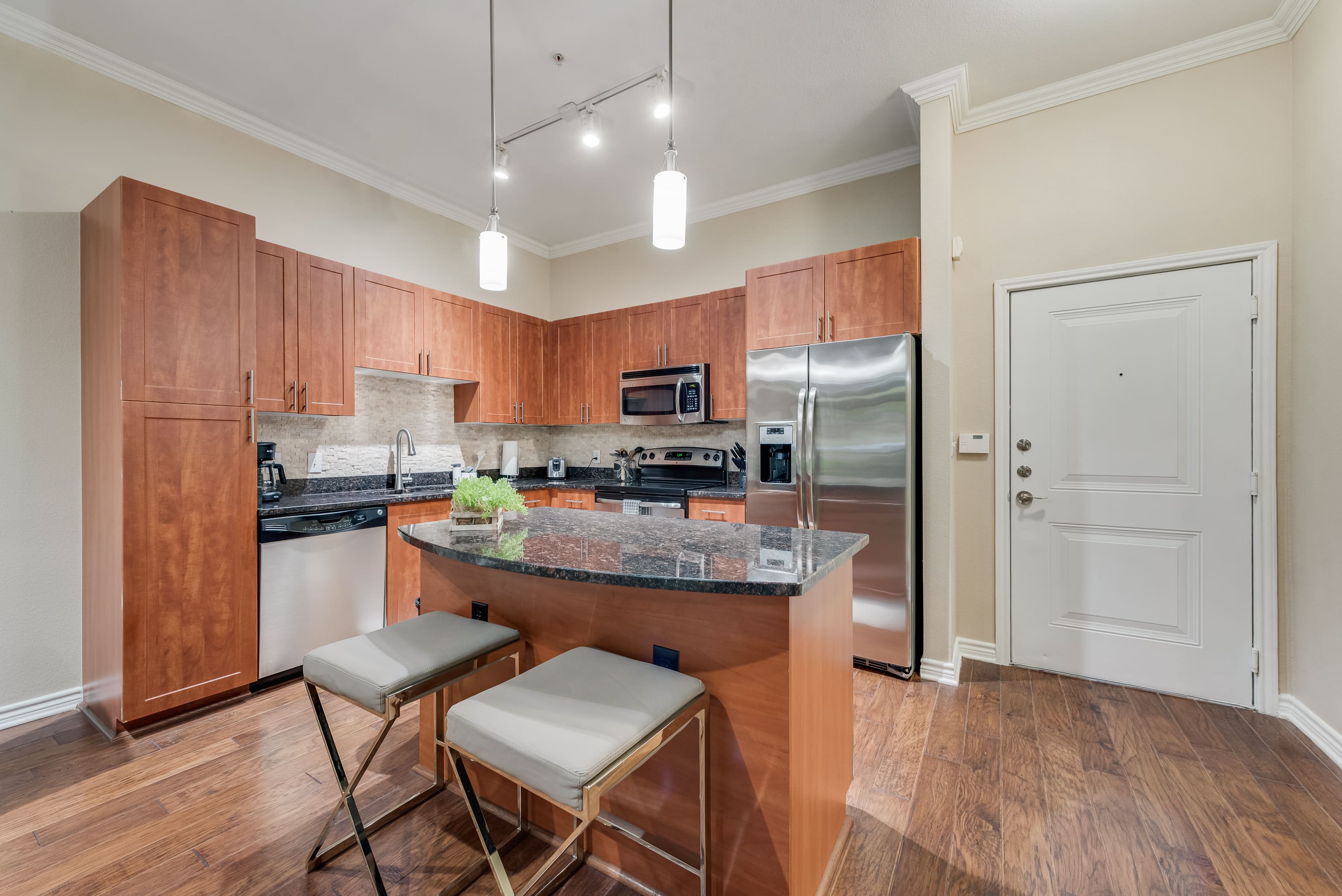 GV001 - Apt|Patio|4mi to DFW Airport|Sleeps 2 | Photo 6