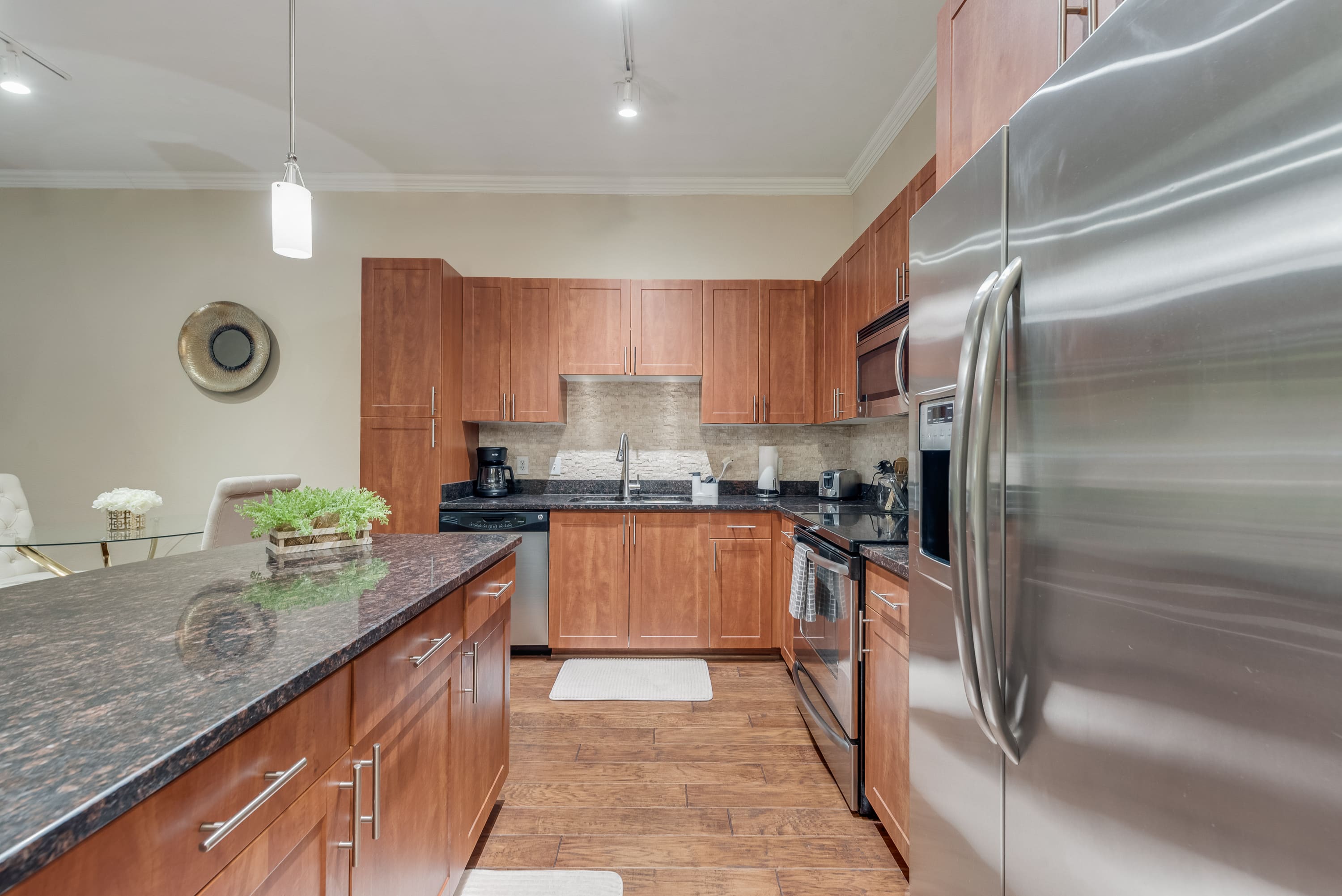 GV001 - Apt|Patio|4mi to DFW Airport|Sleeps 2 | Photo 9