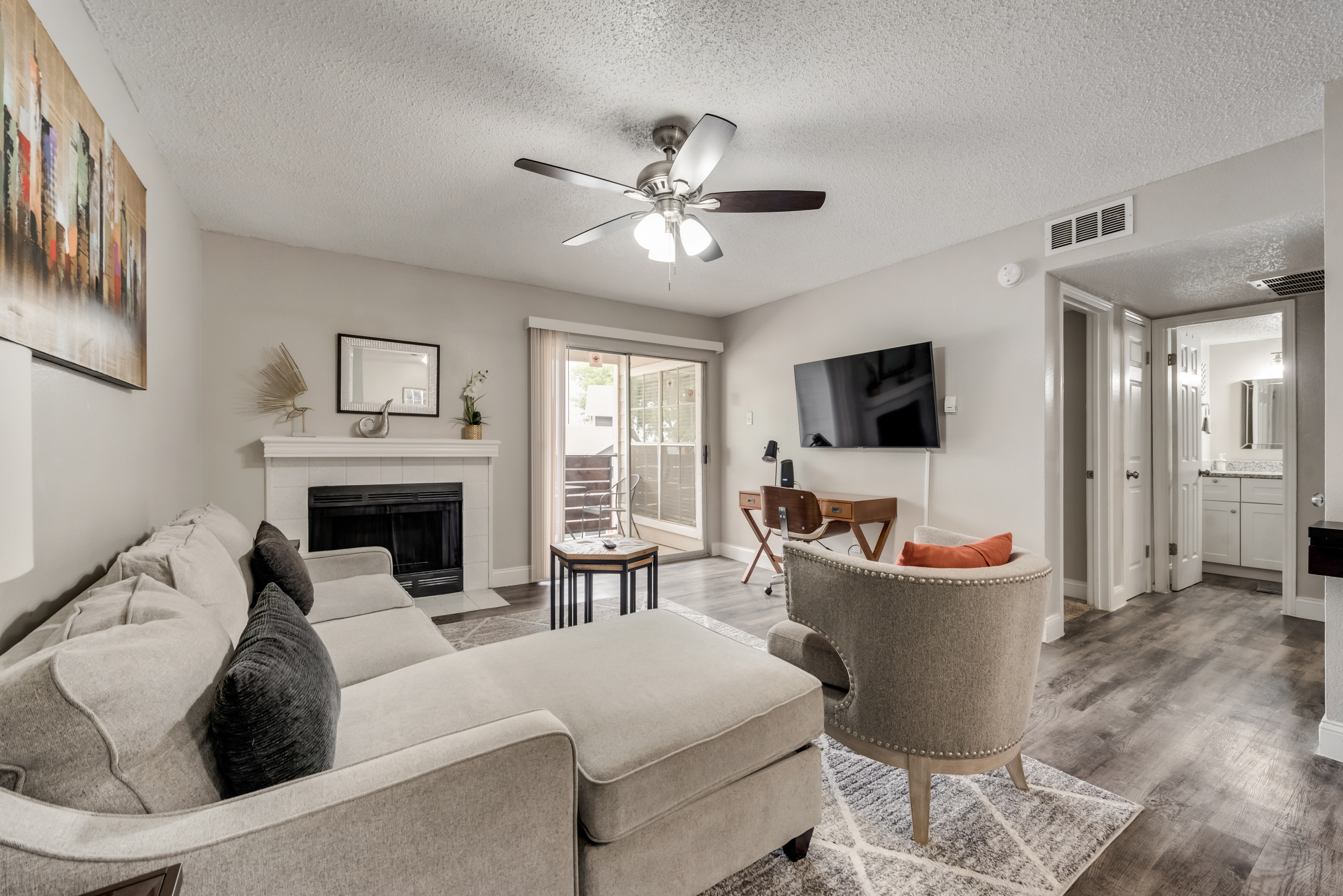 I009 - Apt|Patio|10mi to Convention Ctr|Sleeps 2