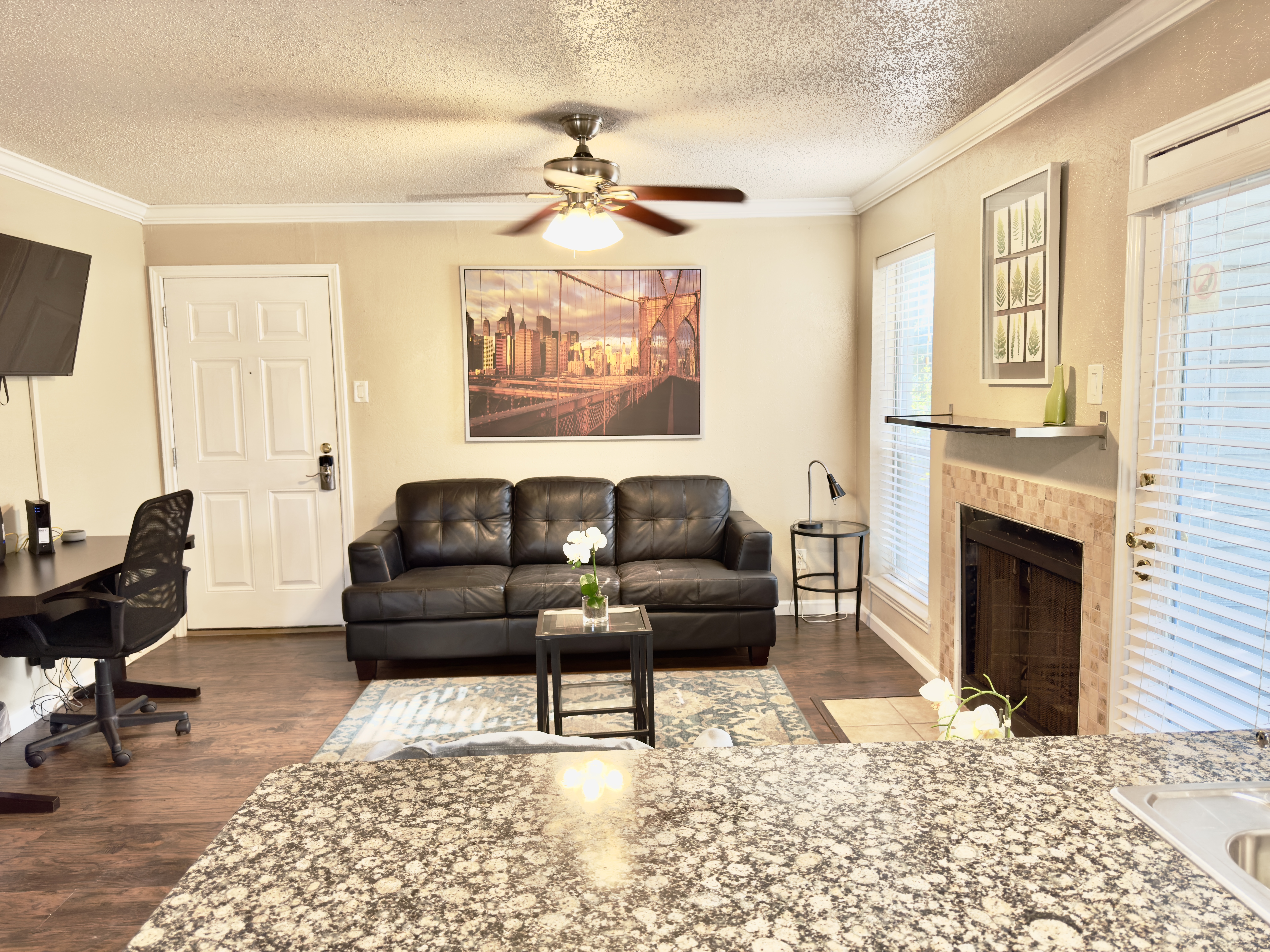 I02 - Apt|Patio|11mi to Convention Ctr|Sleeps 4