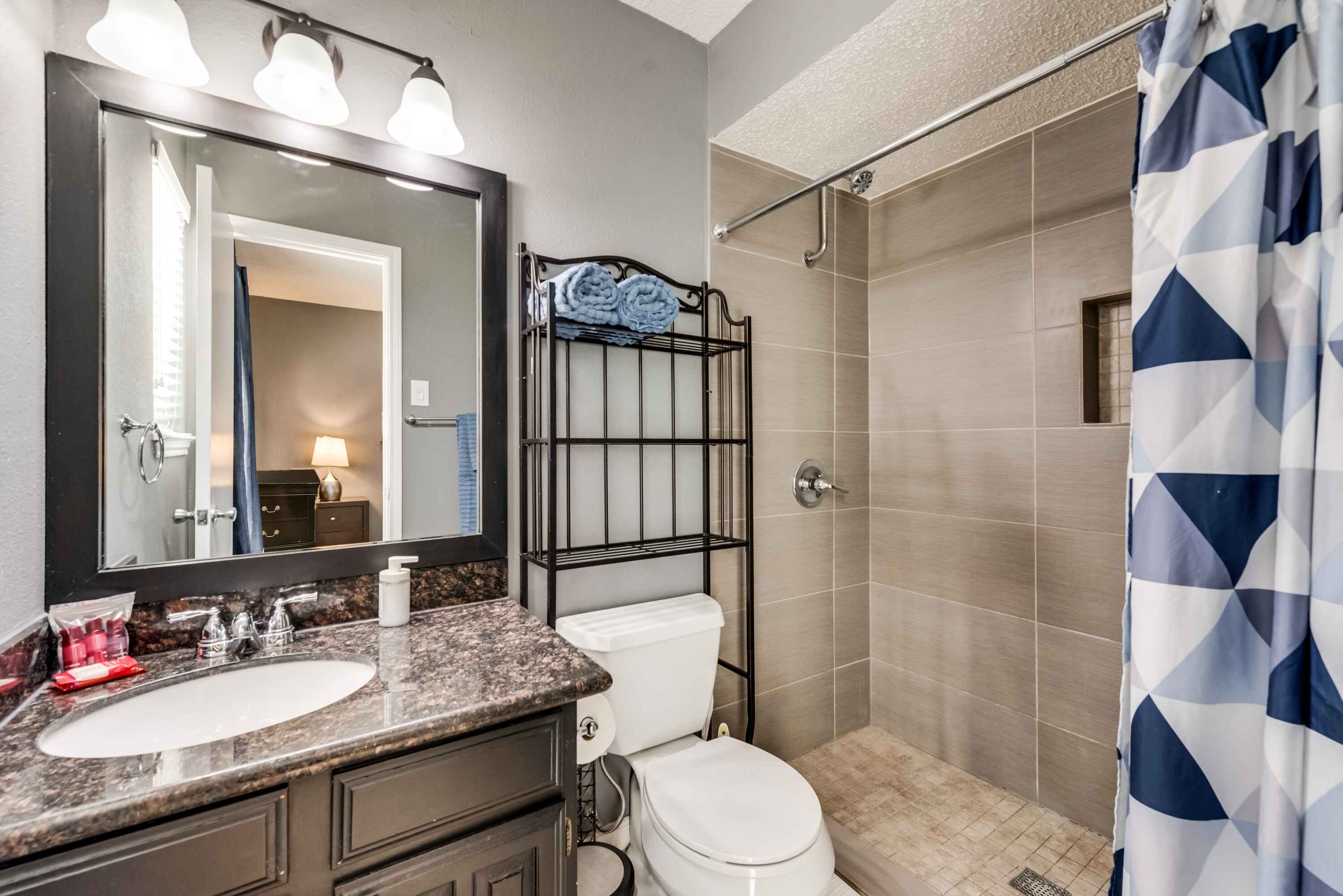 I18 - Apt|Yard|11mi to Fair Park|Sleeps 4 | Photo 3