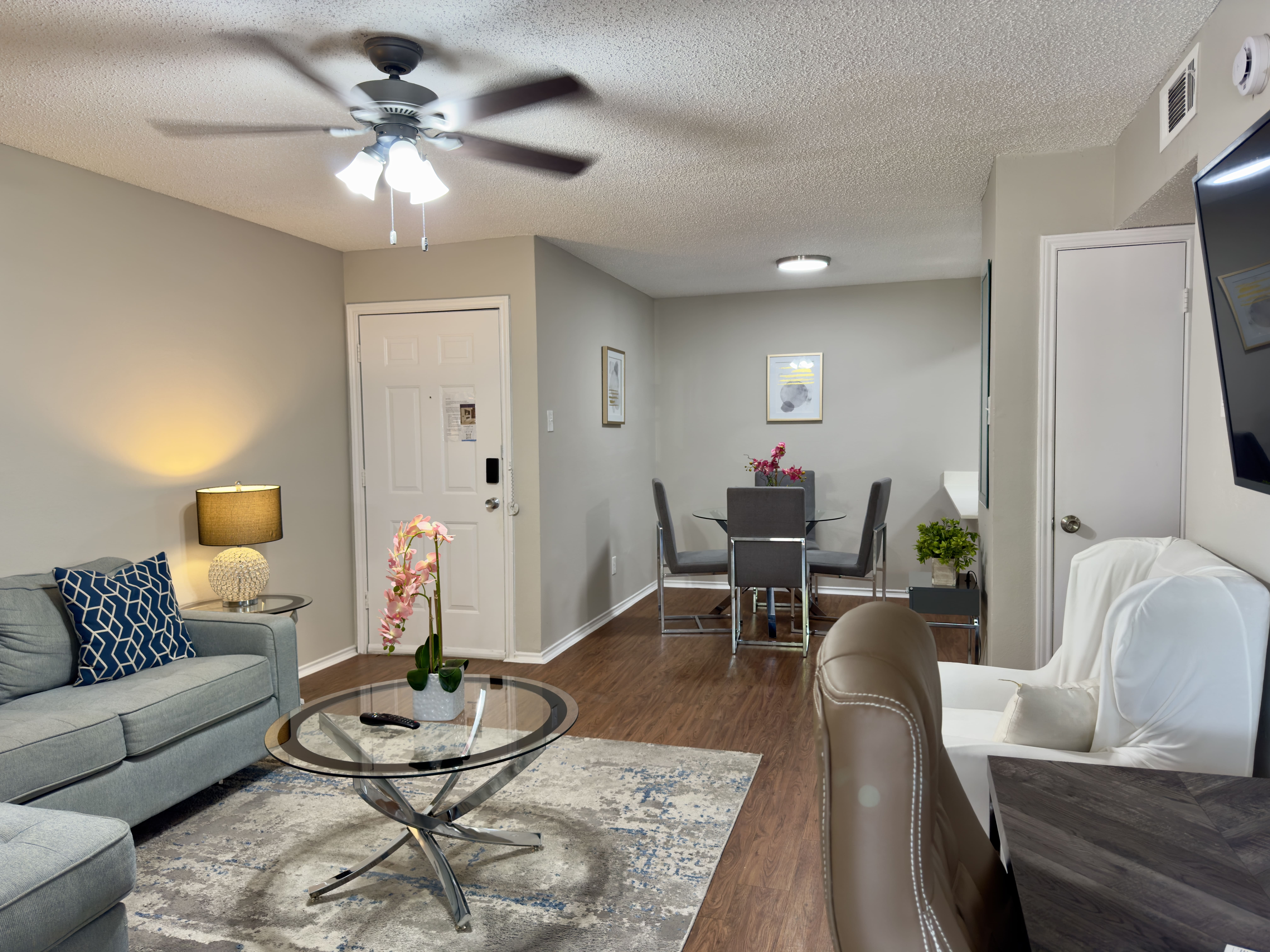 I207 - Apt|Patio|10mi to Convention Ctr|Sleeps 2
