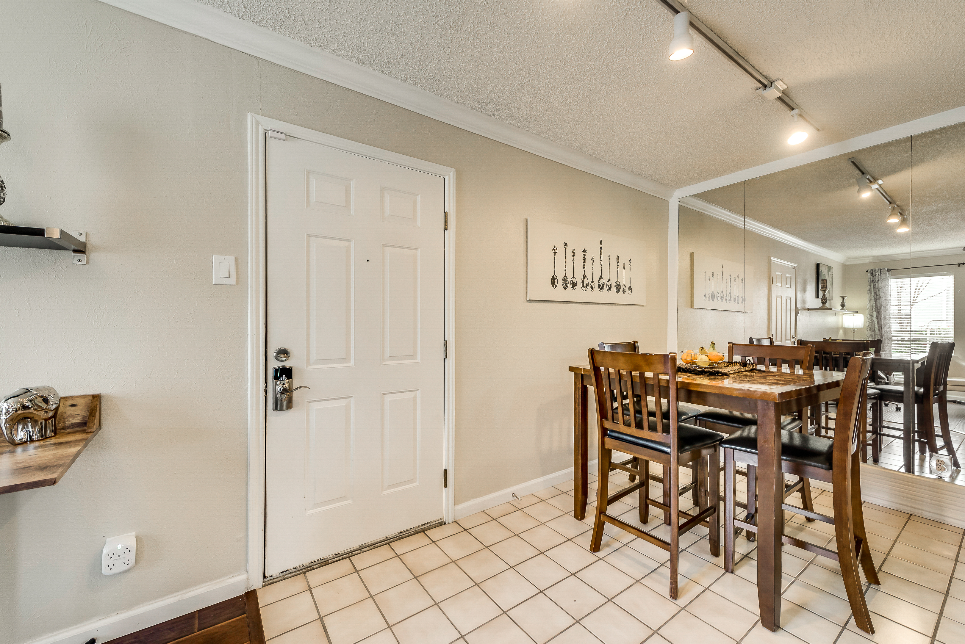 I24 - Apt|Patio|11mi to Convention Ctr|Sleeps 2 | Photo 5