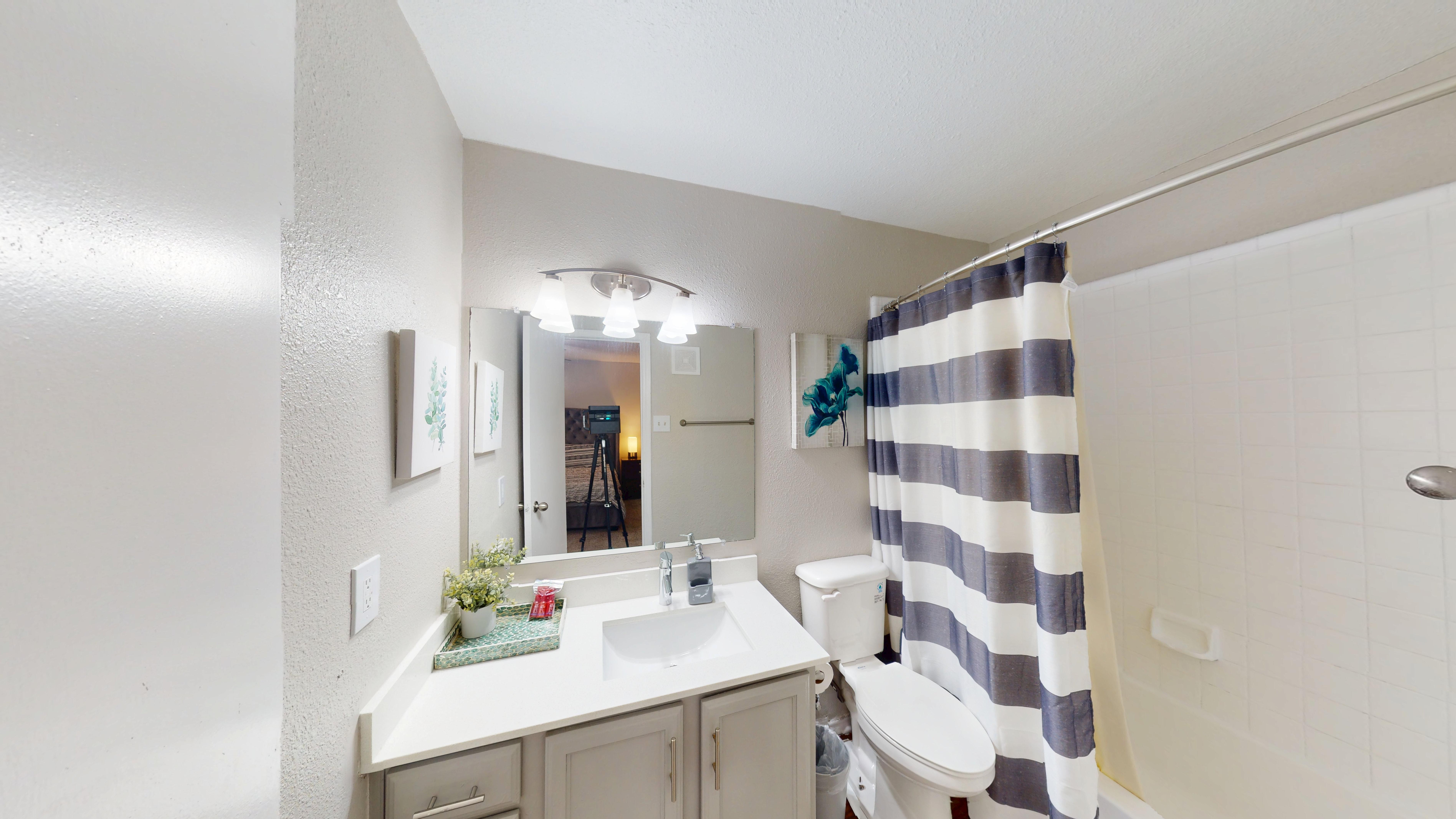 I241 - Apt|Patio|10mi to Convention Ctr|Sleeps 4 | Photo 12