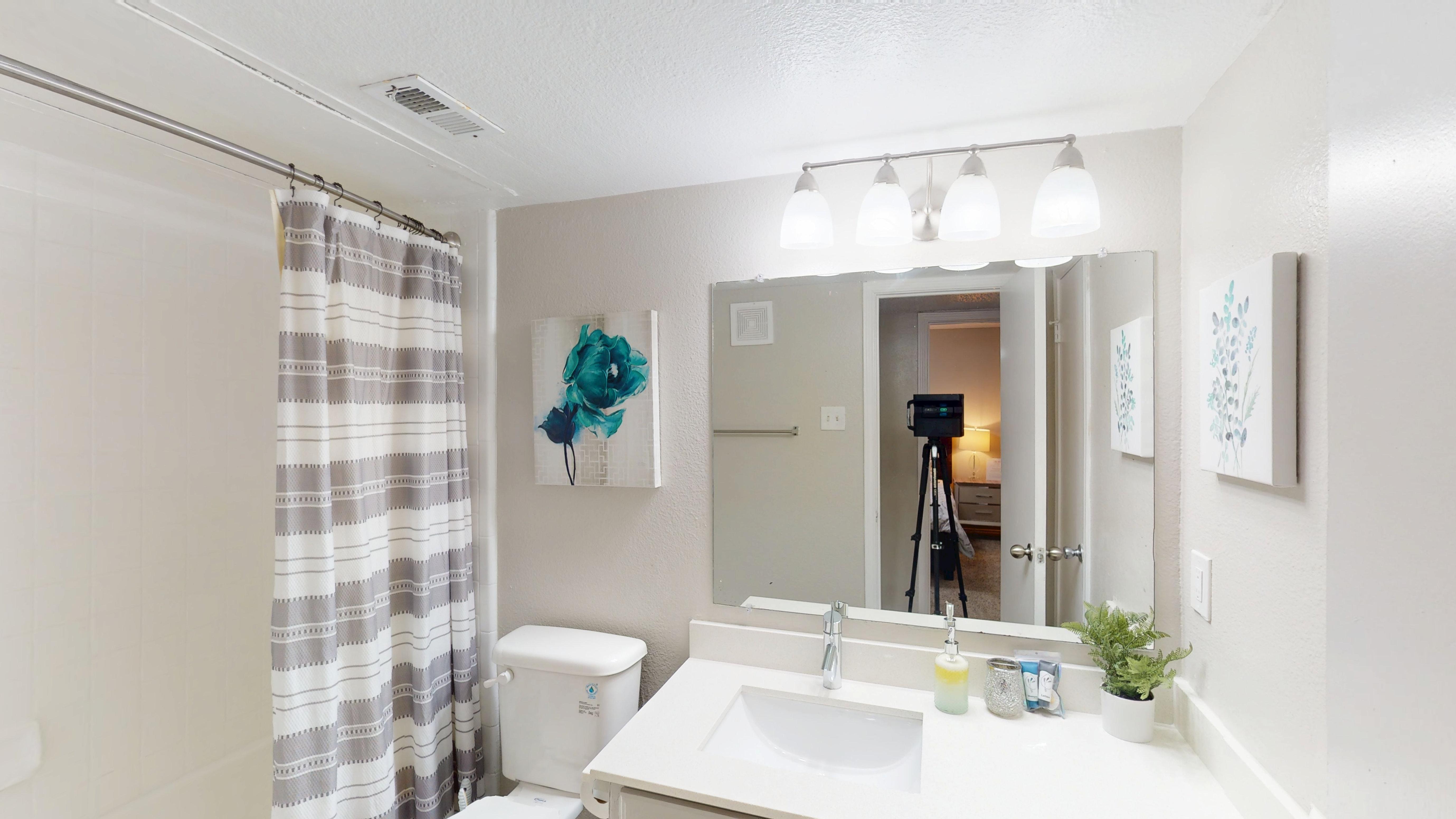 I241 - Apt|Patio|10mi to Convention Ctr|Sleeps 4 | Photo 1