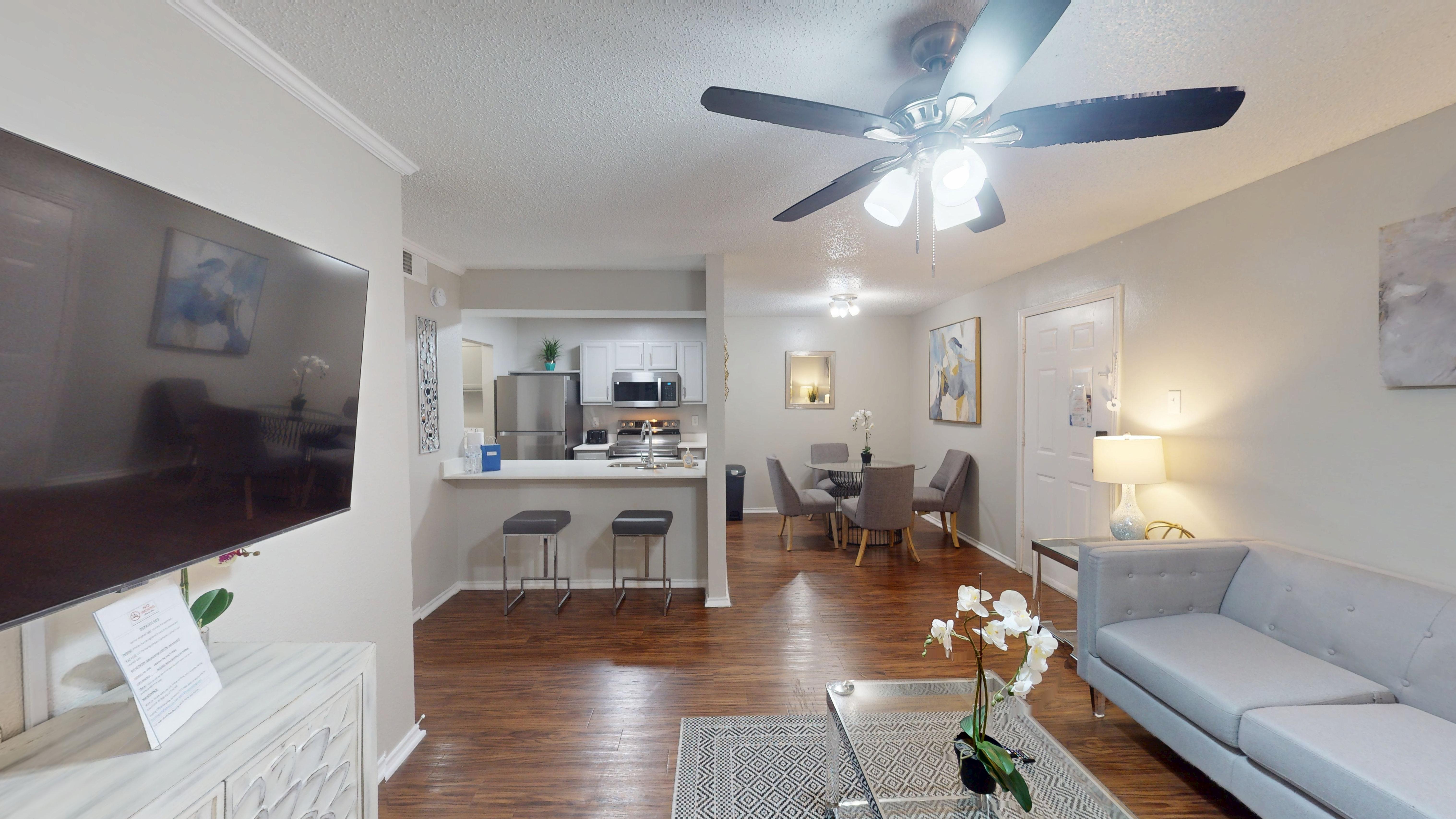 I241 - Apt|Patio|10mi to Convention Ctr|Sleeps 4