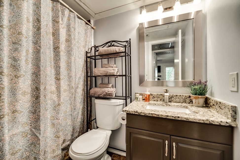 I28 - Apt|Patio|10mi to Convention Ctr|Sleeps 2 | Photo 2