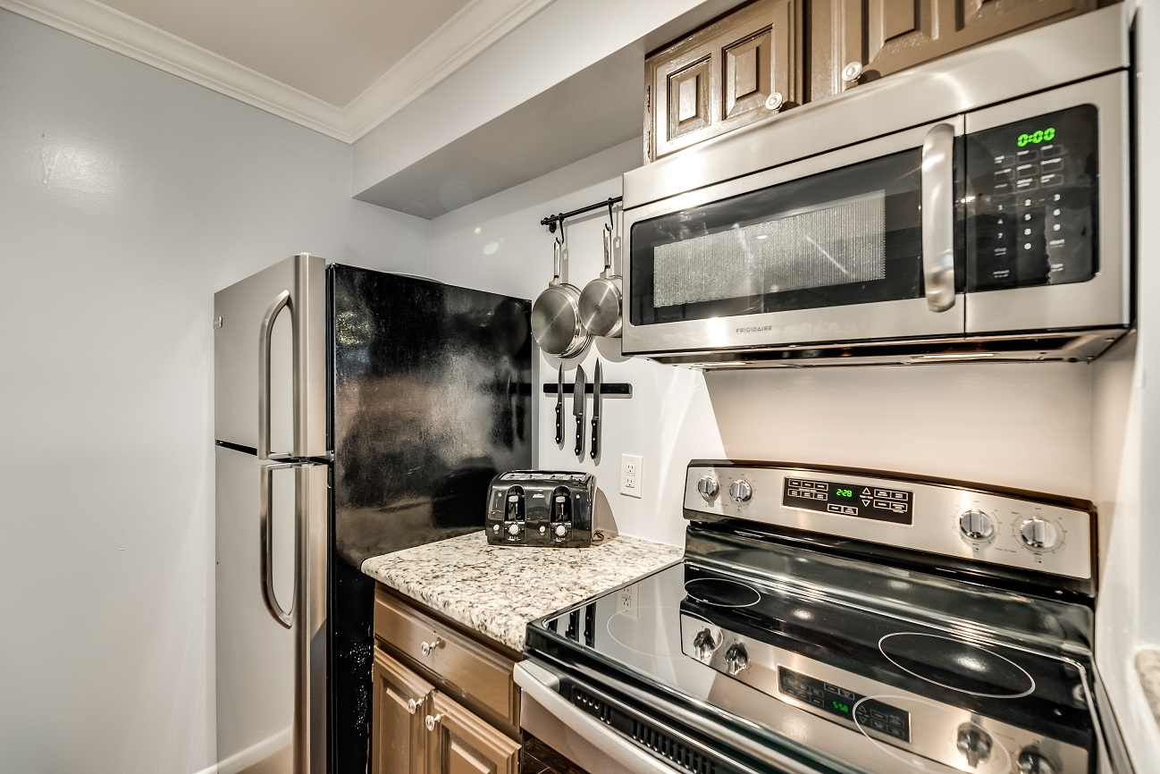 I28 - Apt|Patio|10mi to Convention Ctr|Sleeps 2 | Photo 3