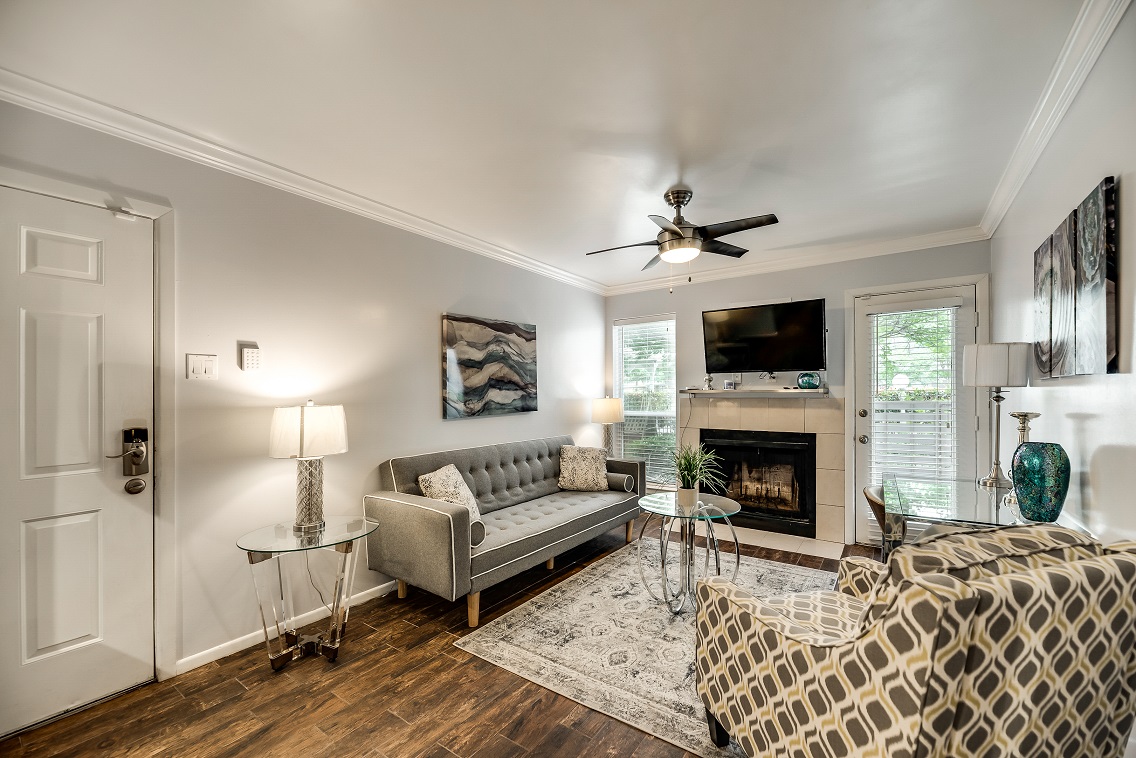 I28 - Apt|Patio|10mi to Convention Ctr|Sleeps 2