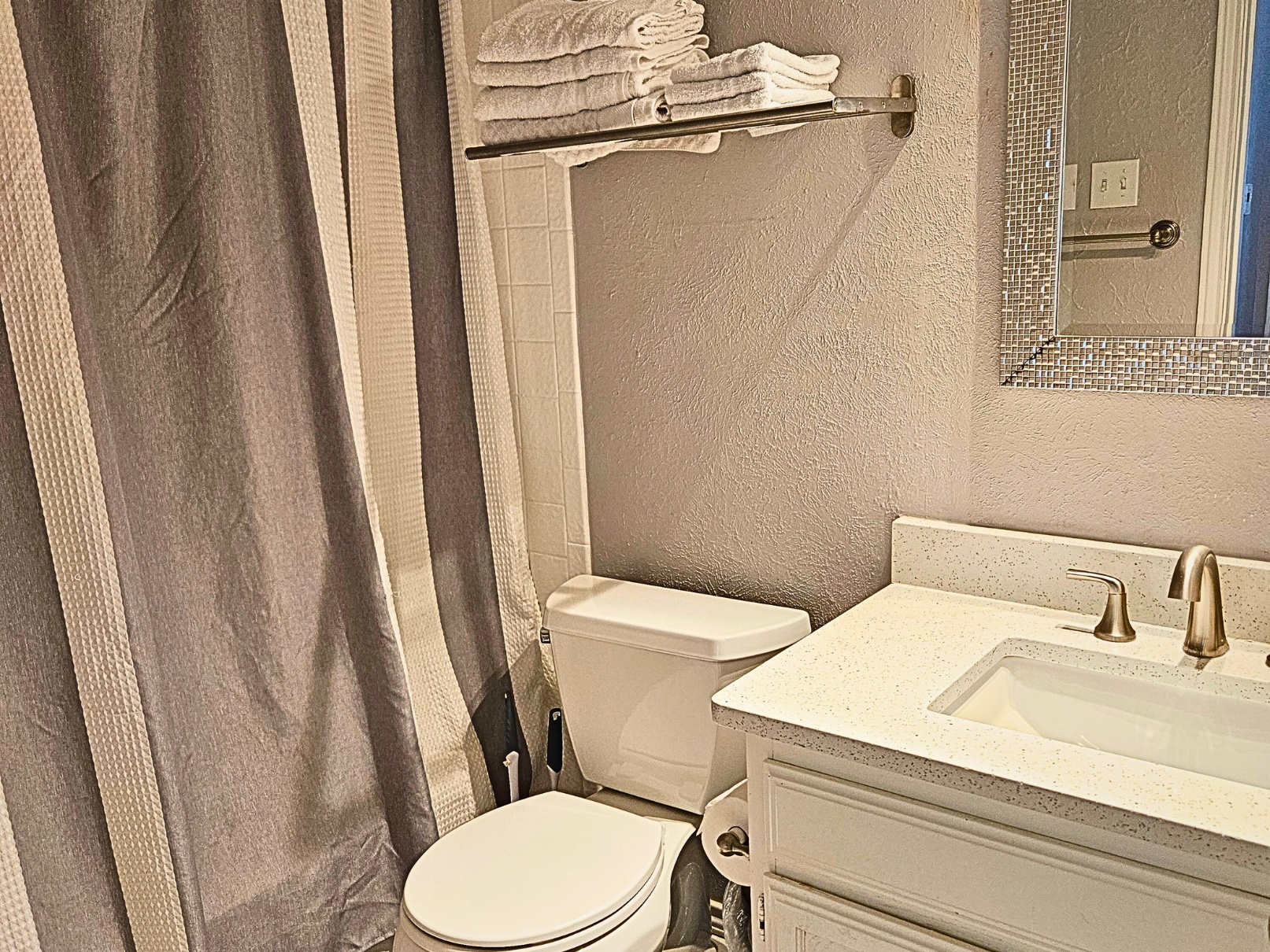I30 - Apt|Patio|11mi to Convention Ctr|Sleeps 2 | Photo 17
