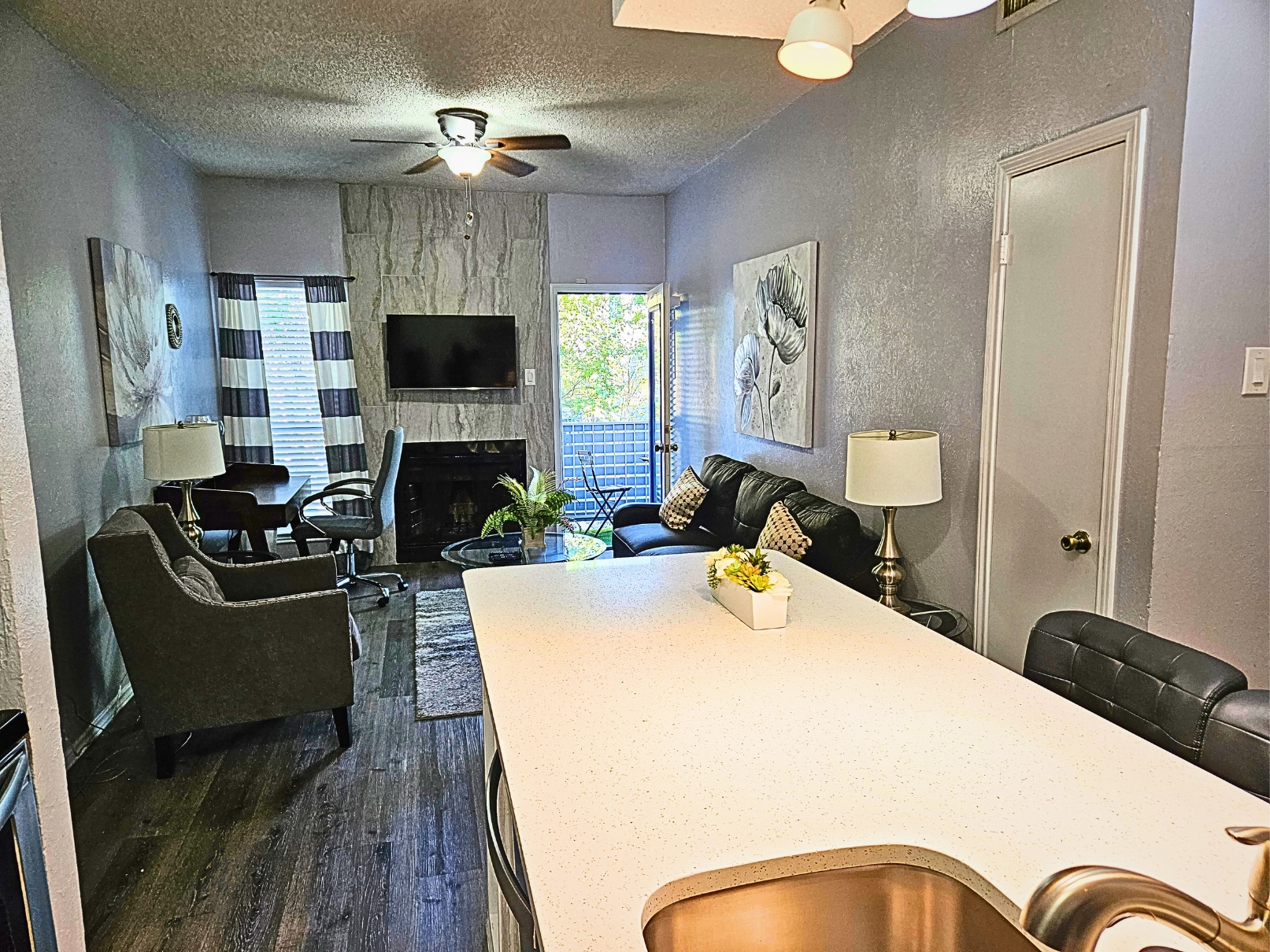 I30 - Apt|Patio|11mi to Convention Ctr|Sleeps 2 | Photo 6