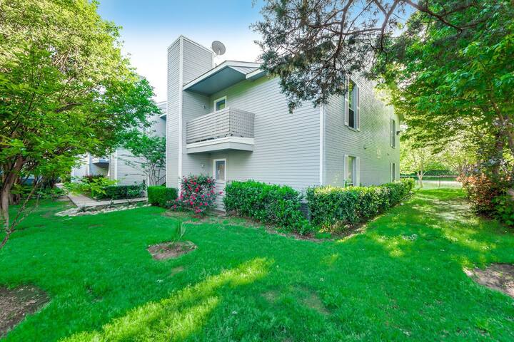 I32 - Apt|Patio|11mi to Convention Ctr|Sleeps 2 | Photo 20