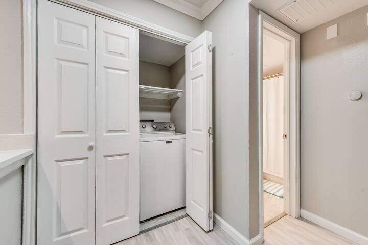 I32 - Apt|Patio|11mi to Convention Ctr|Sleeps 2 | Photo 10