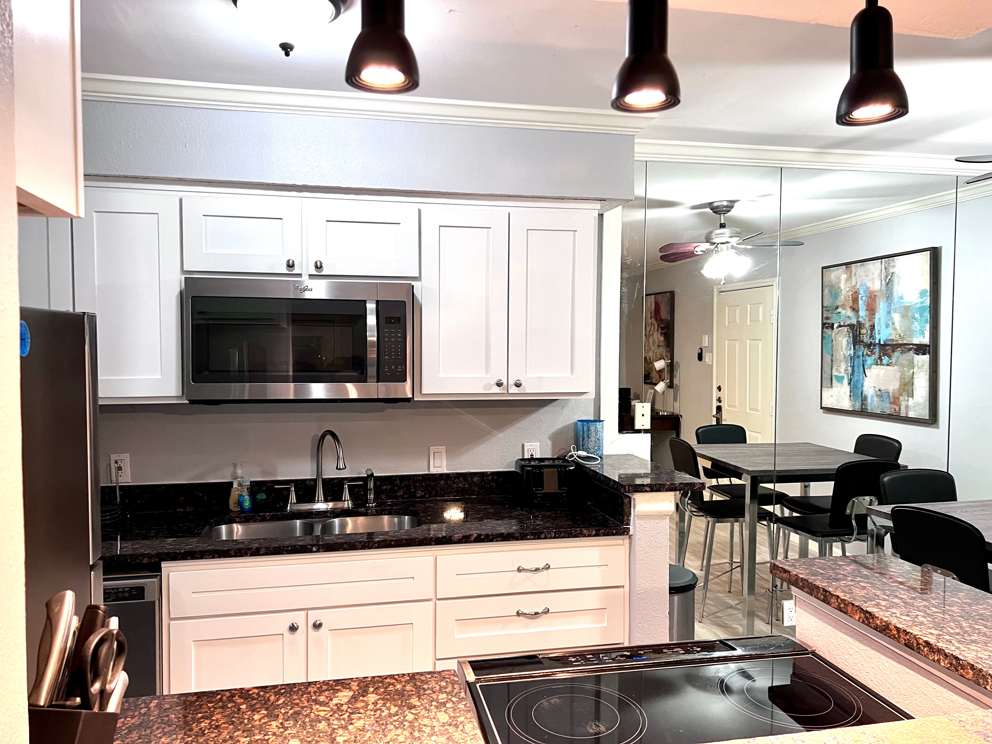 I40 - Apt|Patio|11mi to Convention Ctr|Sleeps 2 | Photo 8