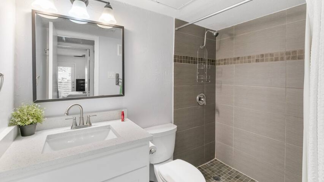 I44 - Apt|Patio|11mi to Convention Ctr|Sleeps 2 | Photo 13