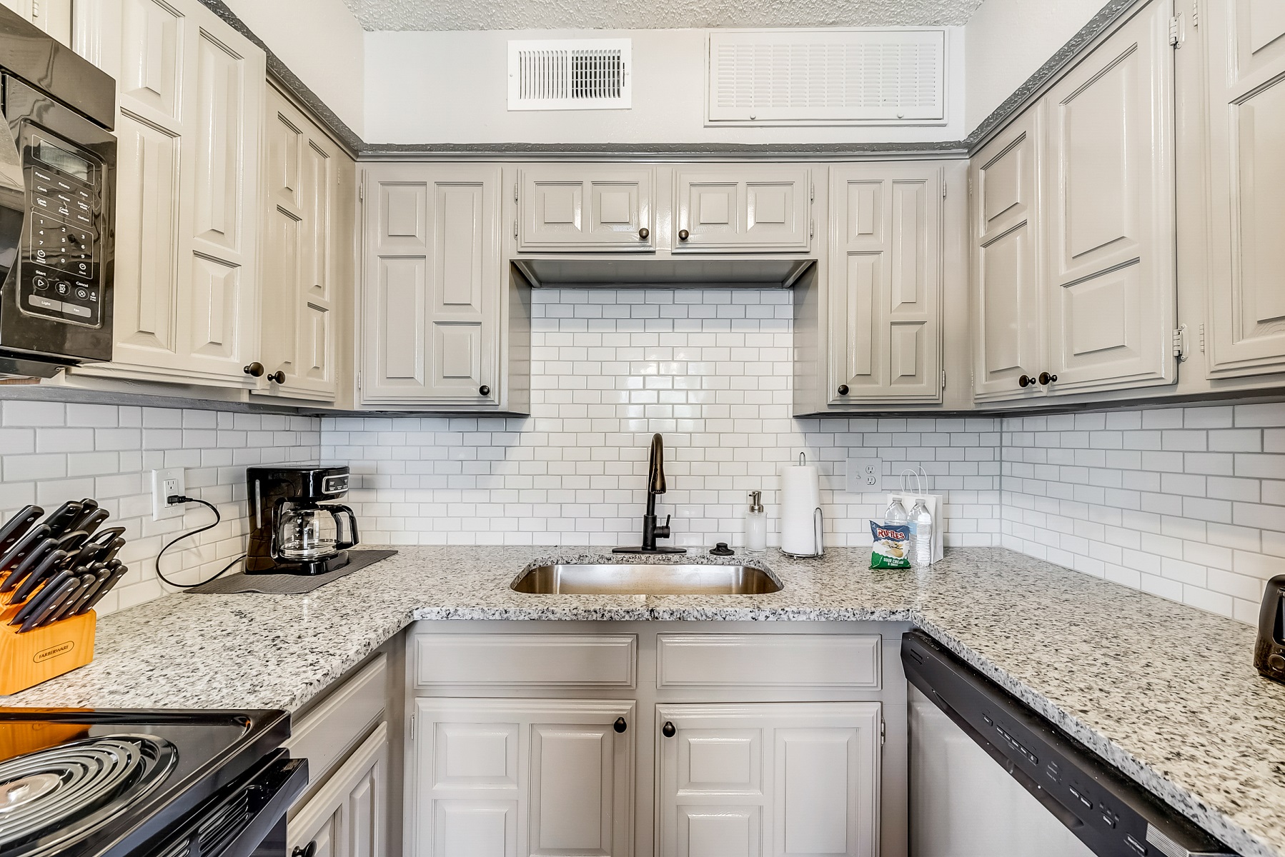 I45 - Apt|Patio|11mi to Convention Ctr|Sleeps 2 | Photo 7