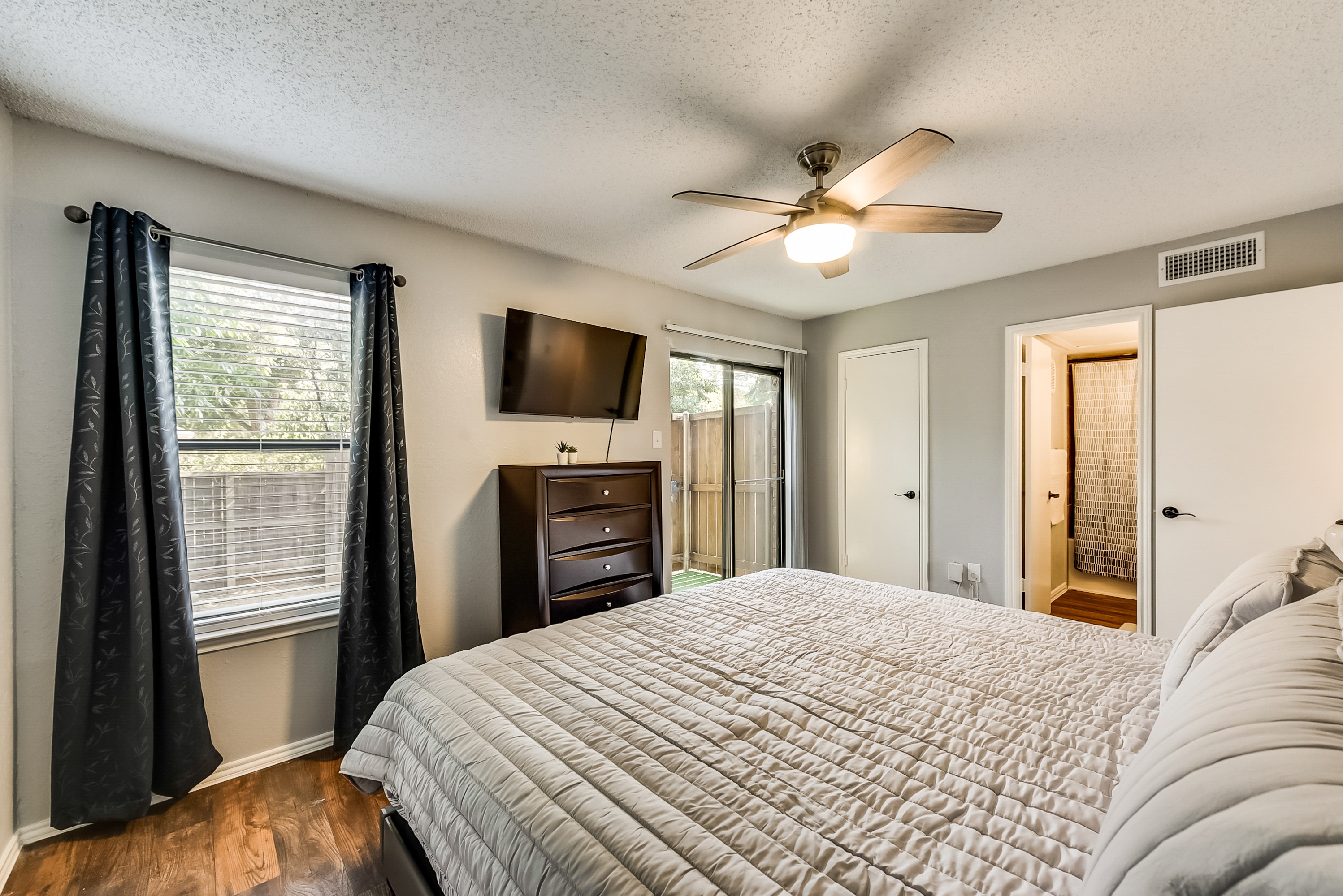 I45 - Apt|Patio|11mi to Convention Ctr|Sleeps 2 | Photo 11