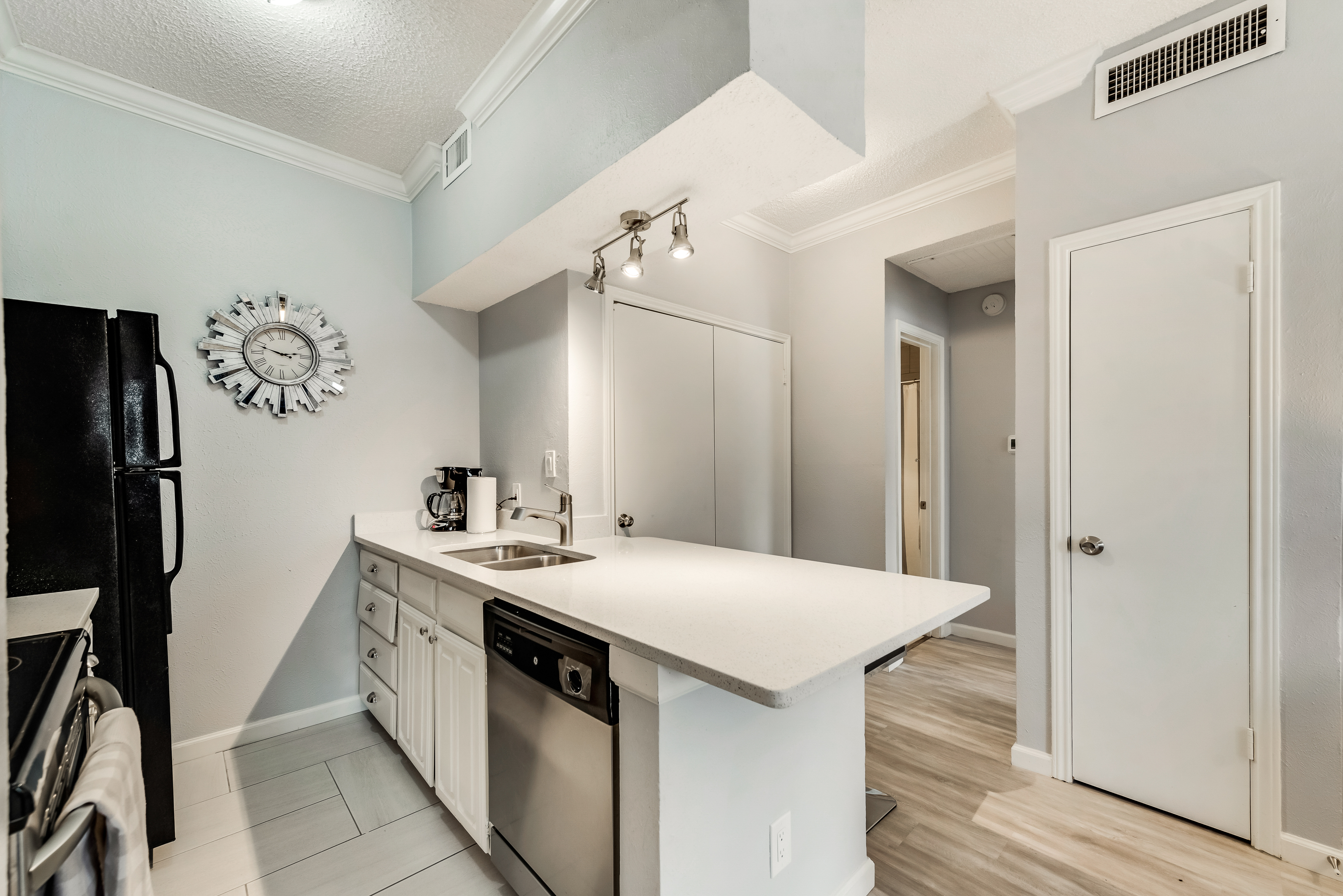 I46 - Apt|Patio|11mi to Convention Ctr|Sleeps 2 | Photo 6