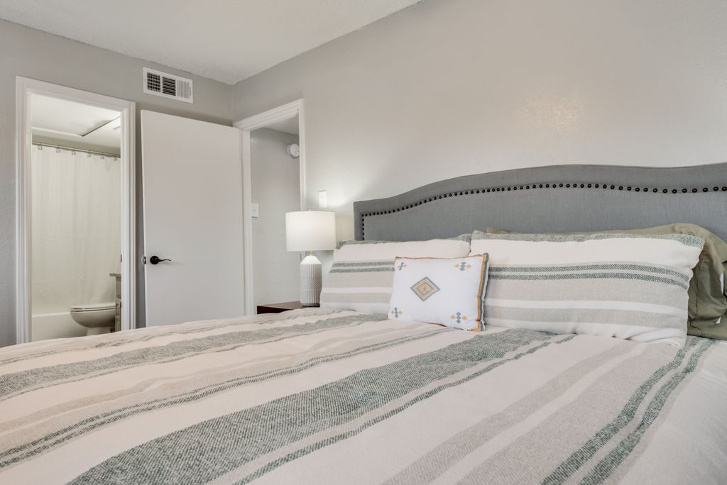 I47 - Apt|Patio|11mi to Convention Ctr|Sleeps 2 | Photo 13