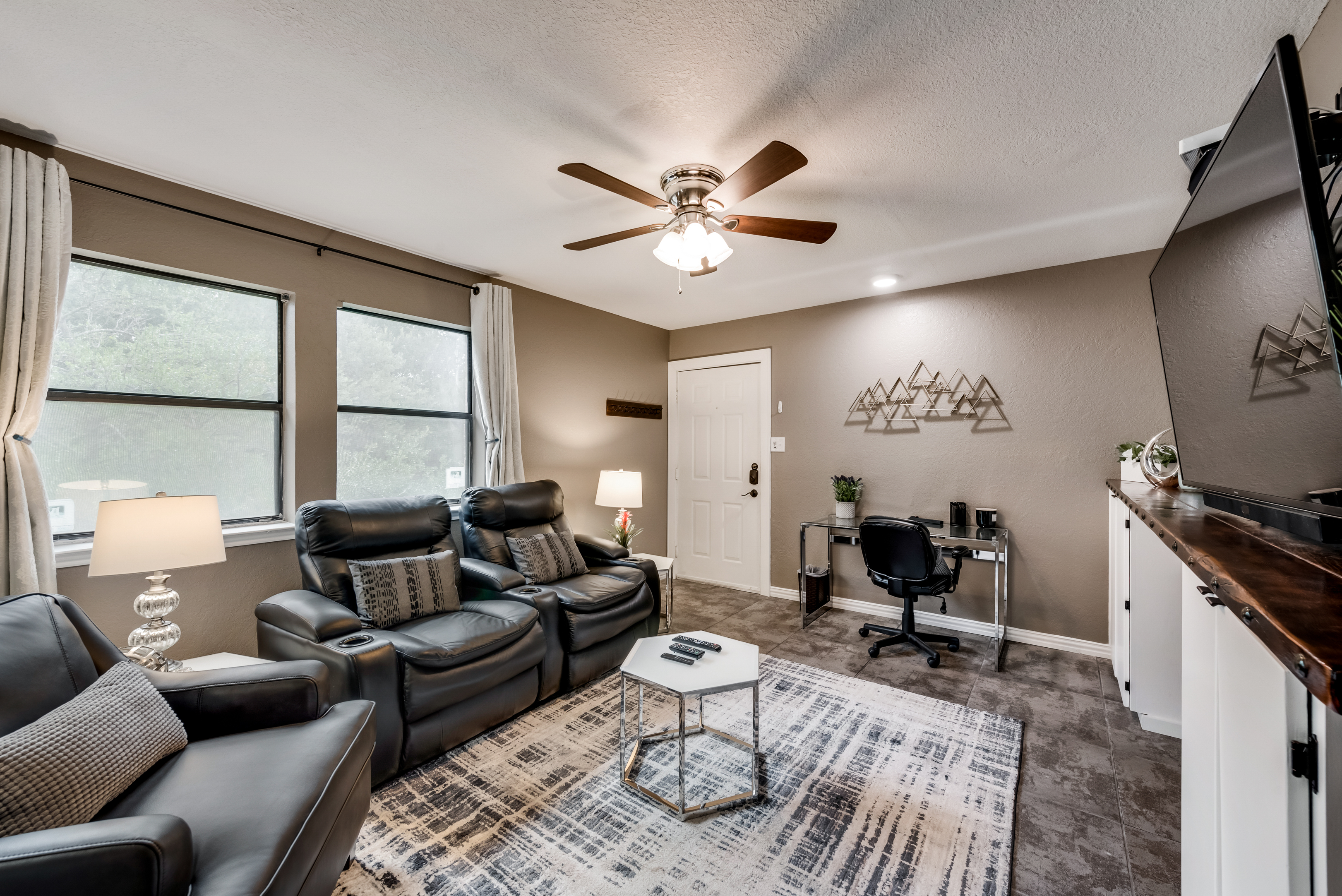 I63 - Apt|Patio|11mi to Convention Ctr|Sleeps 2