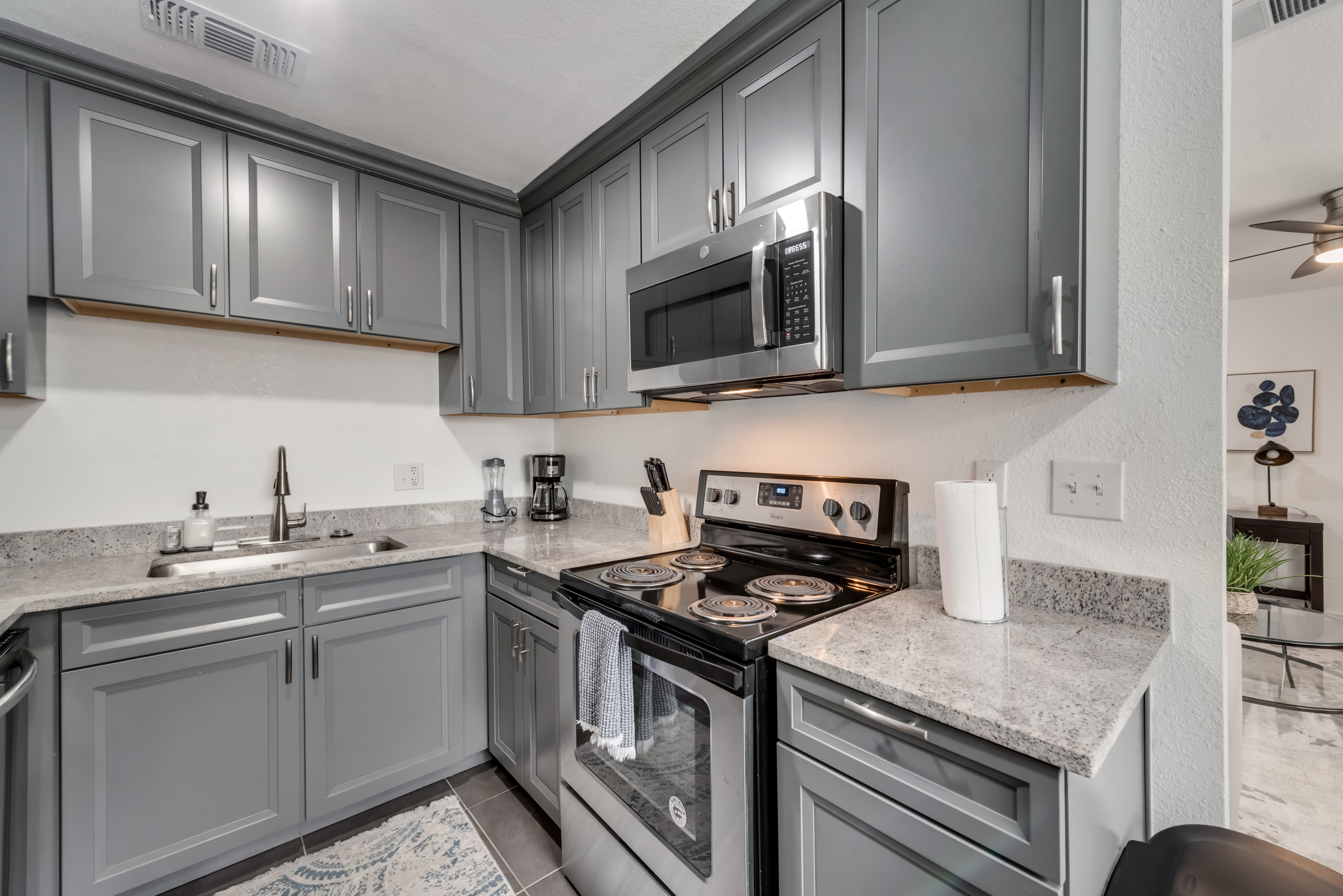 I65 - Apt|Patio|11mi to Convention Ctr|Sleeps 2 | Photo 10