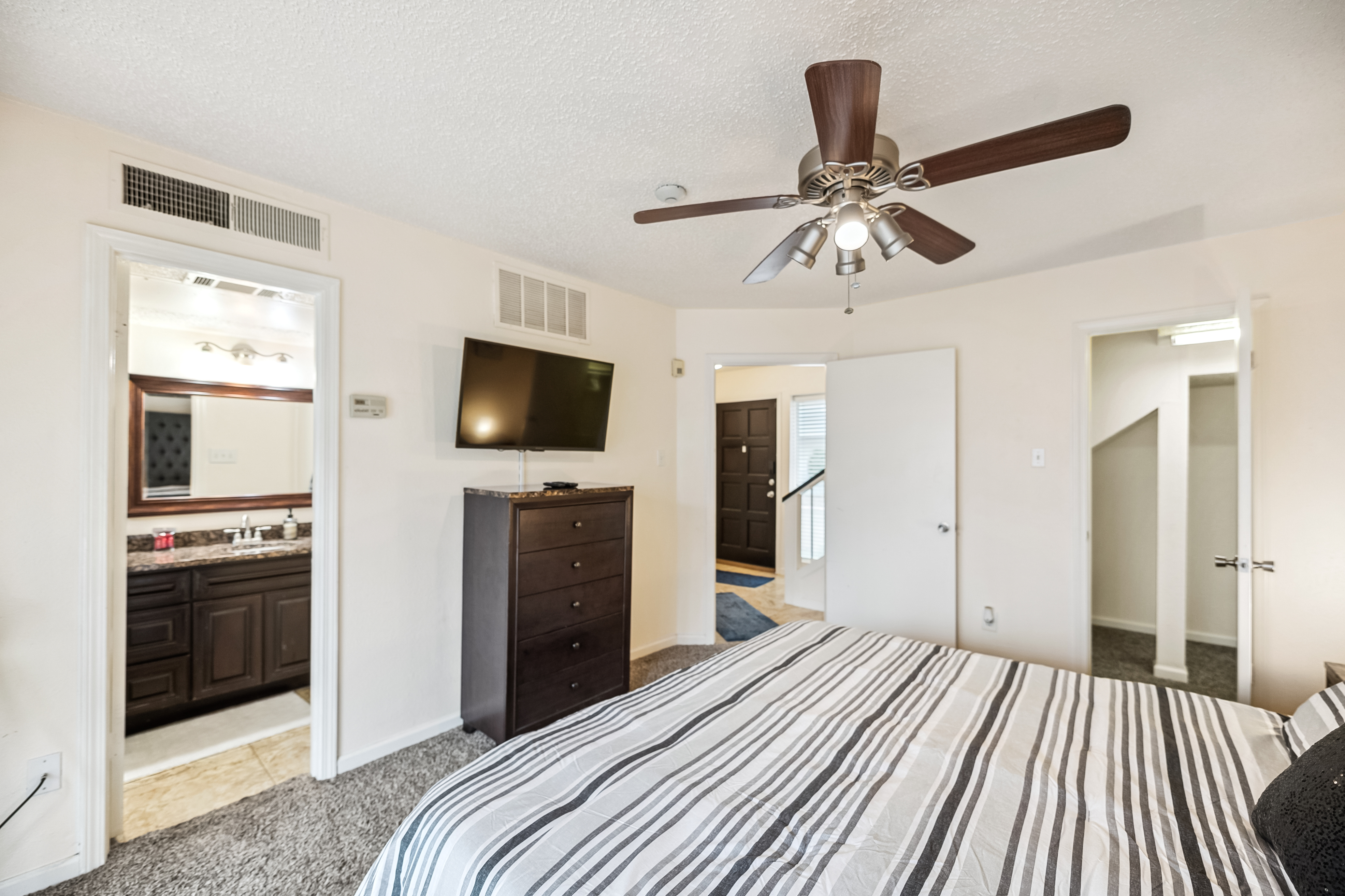 i655 - Apt|Yard|9mi to Fair Park|Sleeps 4 | Photo 15