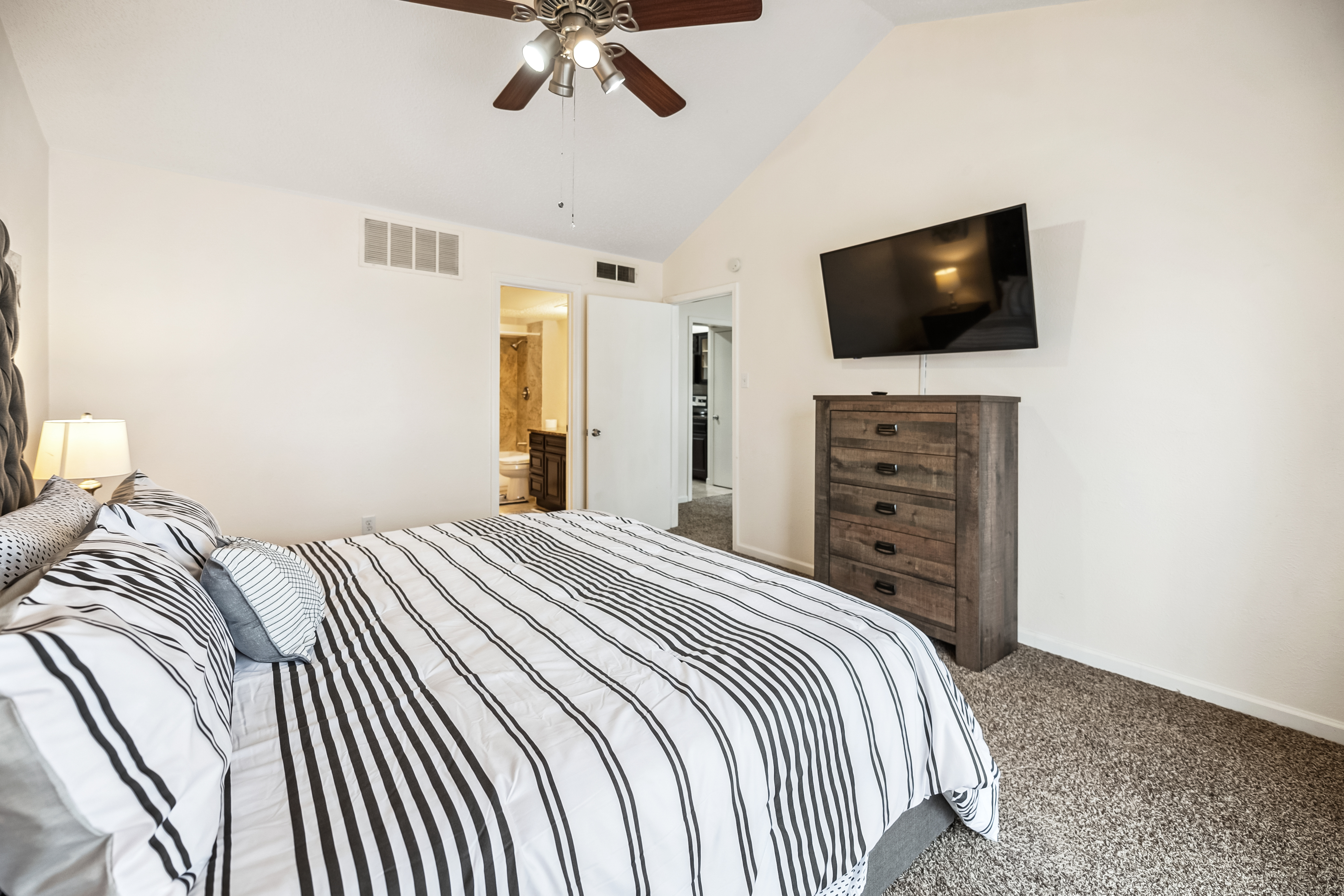 i655 - Apt|Yard|9mi to Fair Park|Sleeps 4 | Photo 23