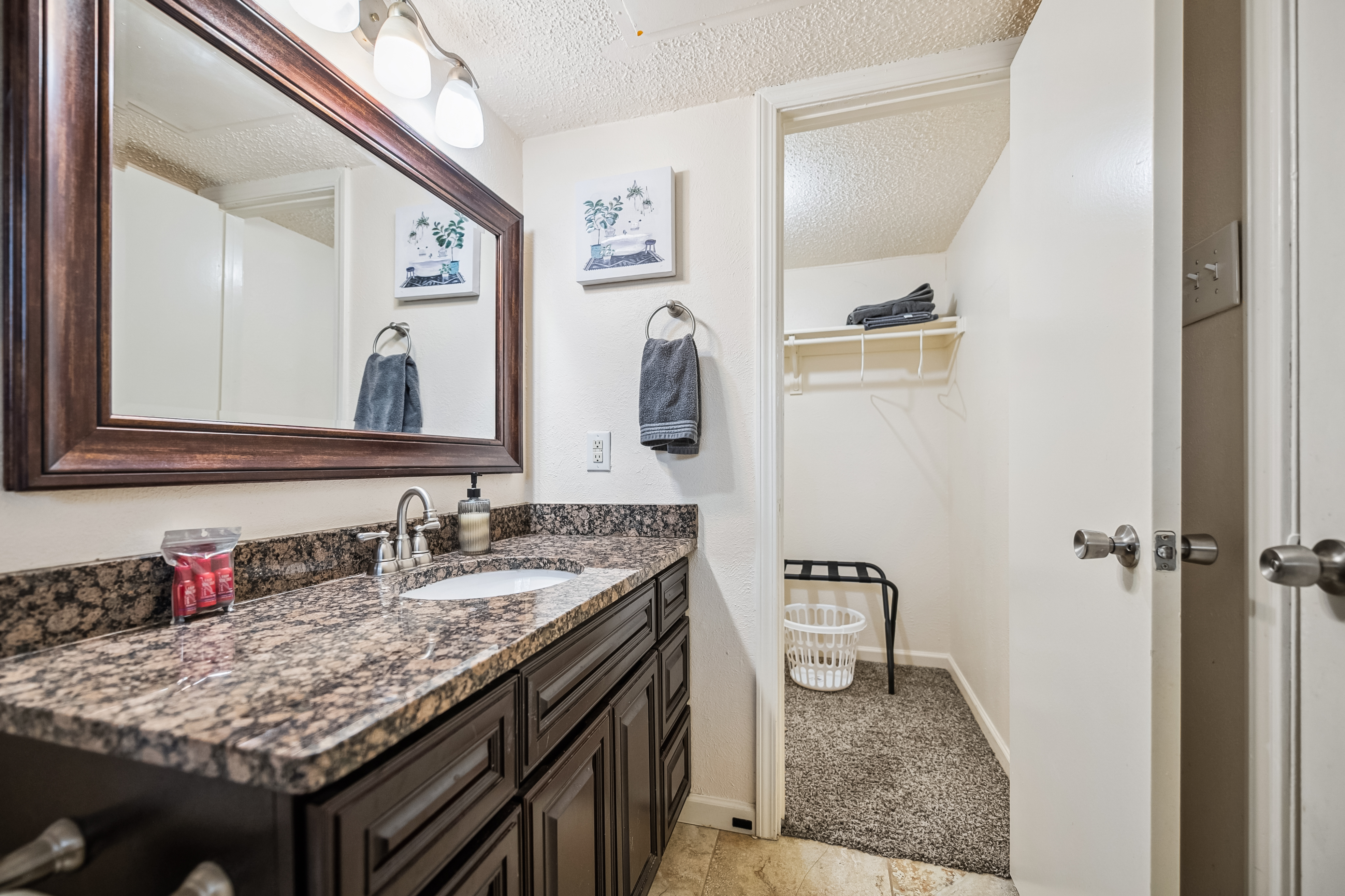 i655 - Apt|Yard|9mi to Fair Park|Sleeps 4 | Photo 24