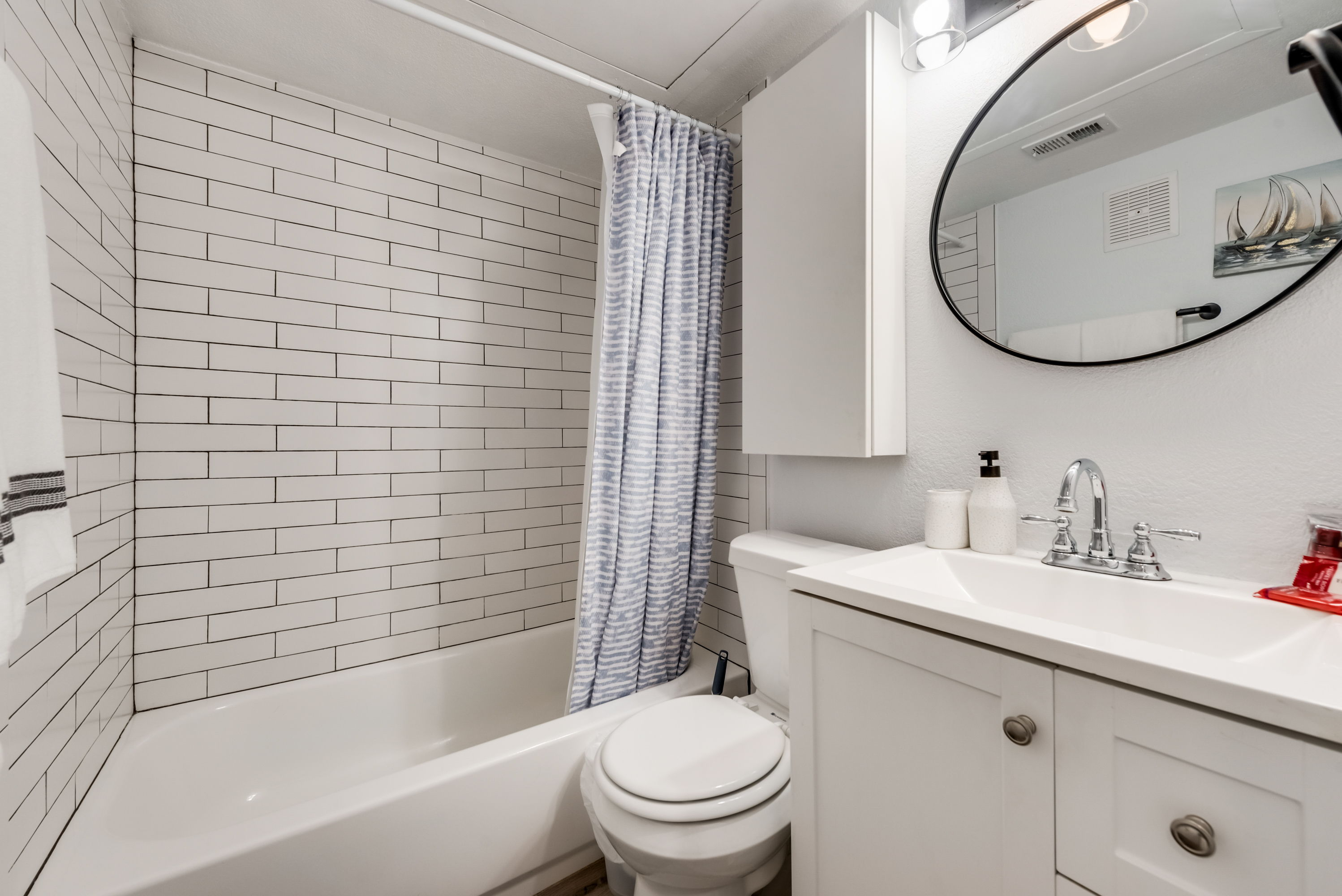 I69 - Apt|Patio|11mi to Convention Ctr|Sleeps 2 | Photo 2