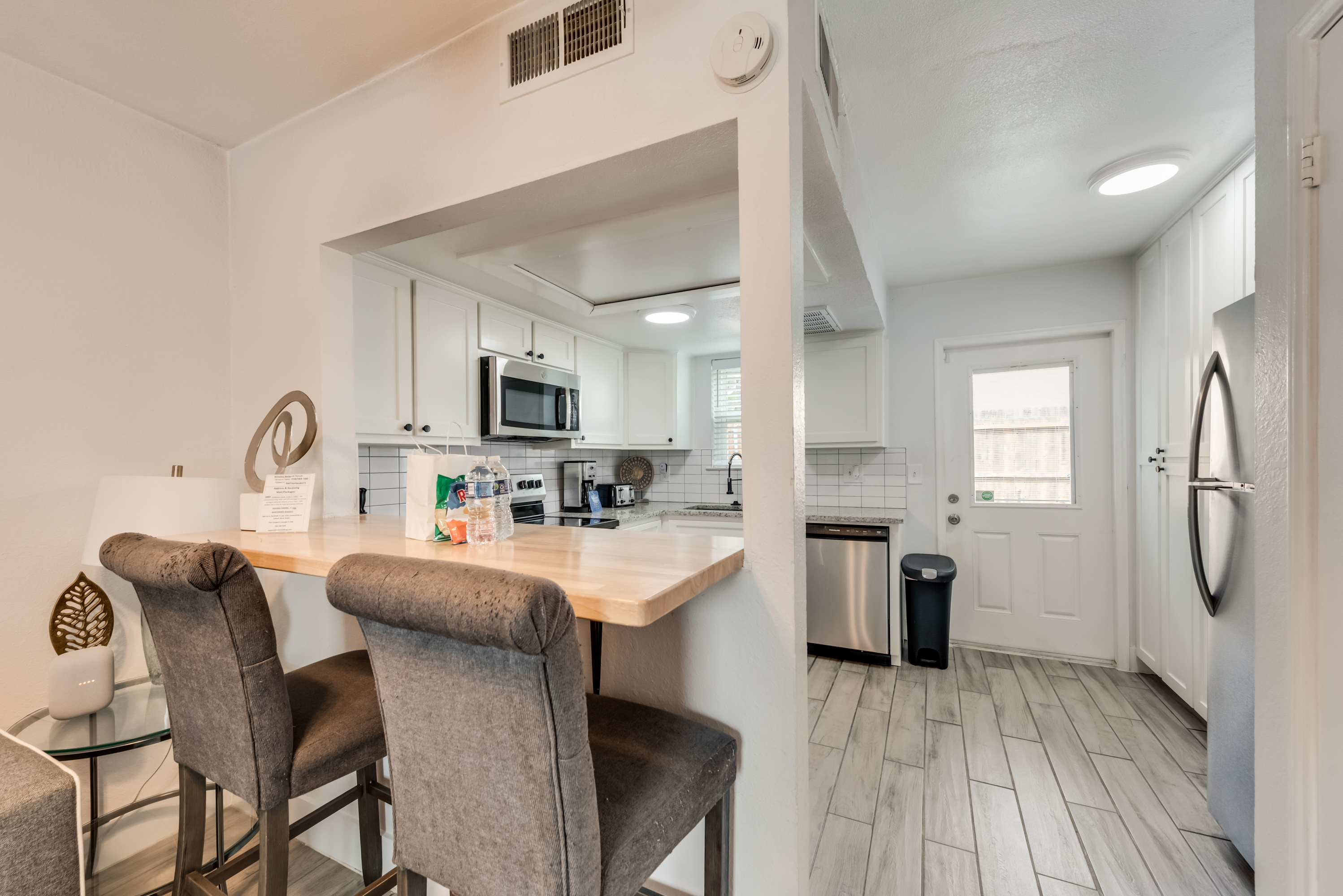 I69 - Apt|Patio|11mi to Convention Ctr|Sleeps 2 | Photo 10