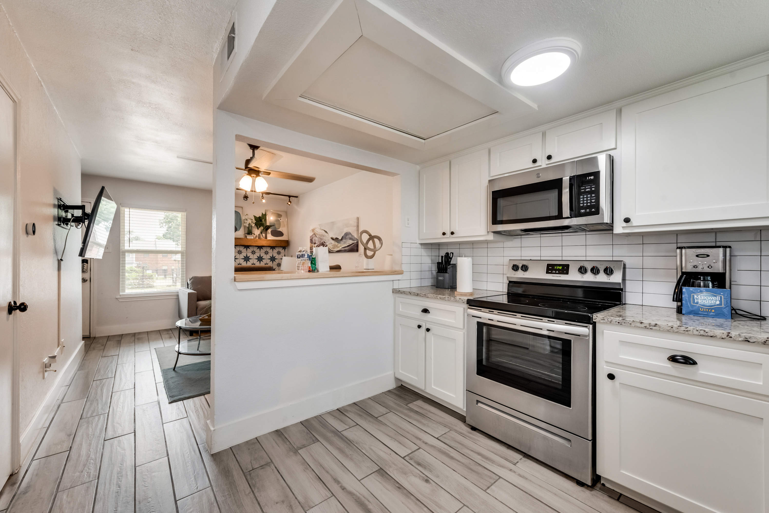I69 - Apt|Patio|11mi to Convention Ctr|Sleeps 2 | Photo 9