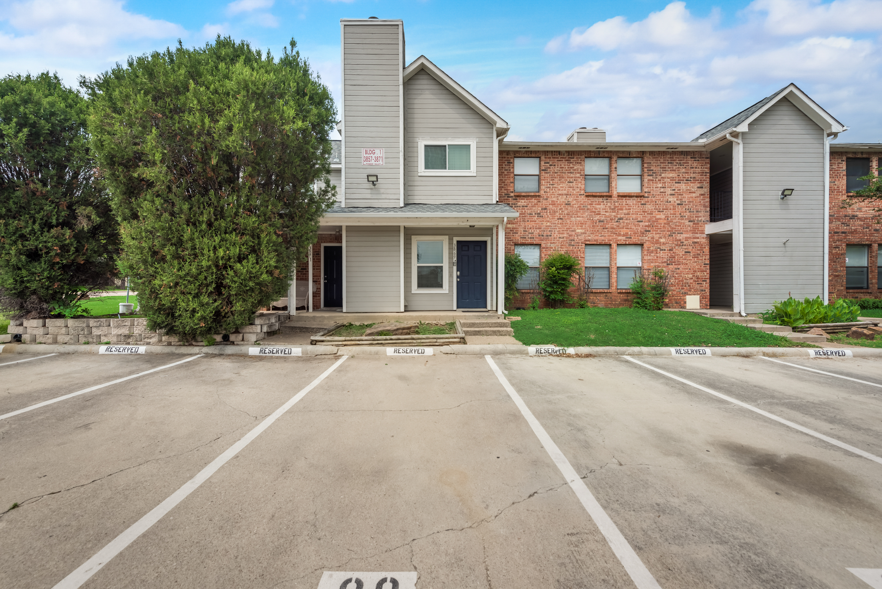 I69 - Apt|Patio|11mi to Convention Ctr|Sleeps 2 | Photo 16