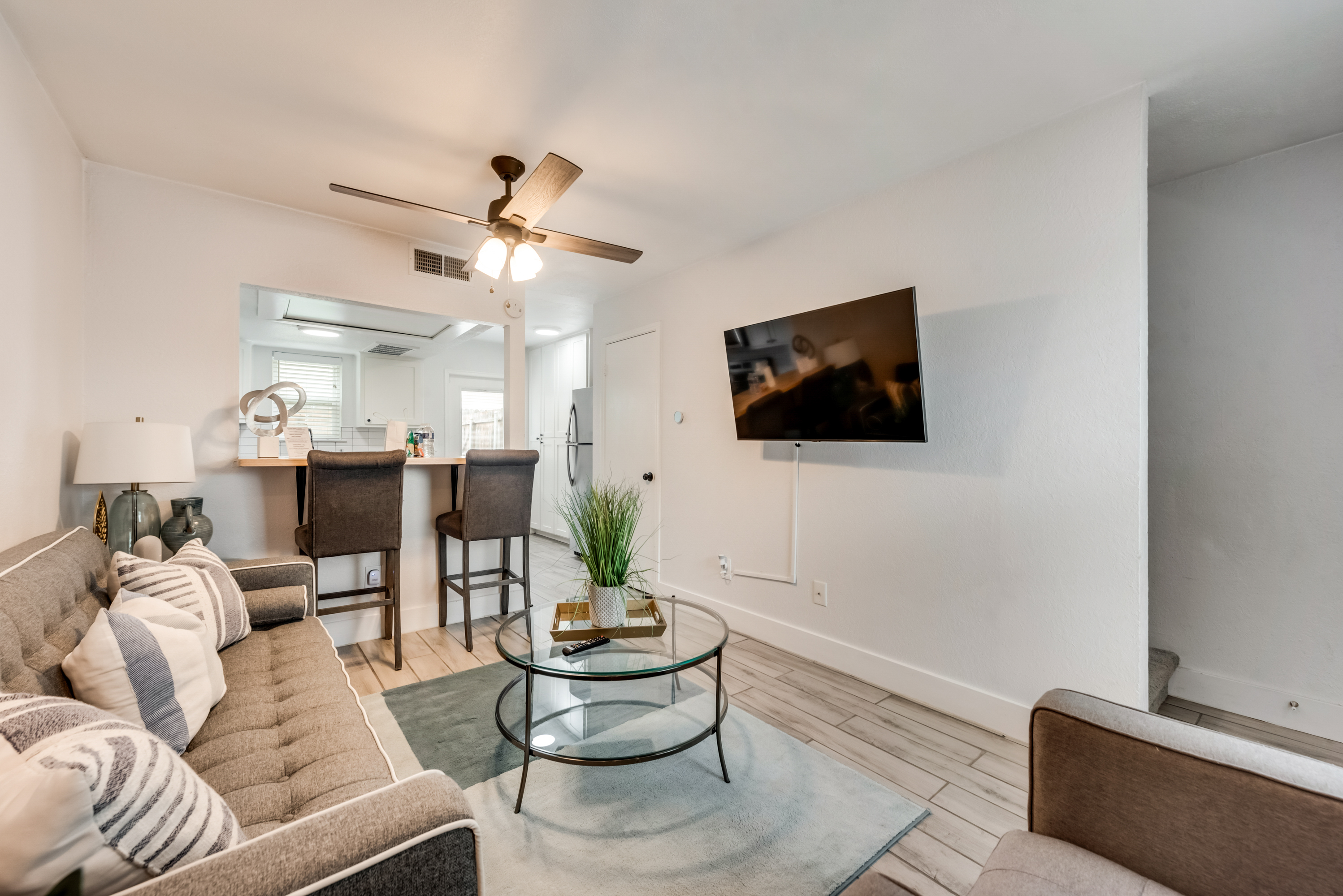 I69 - Apt|Patio|11mi to Convention Ctr|Sleeps 2 | Photo 12