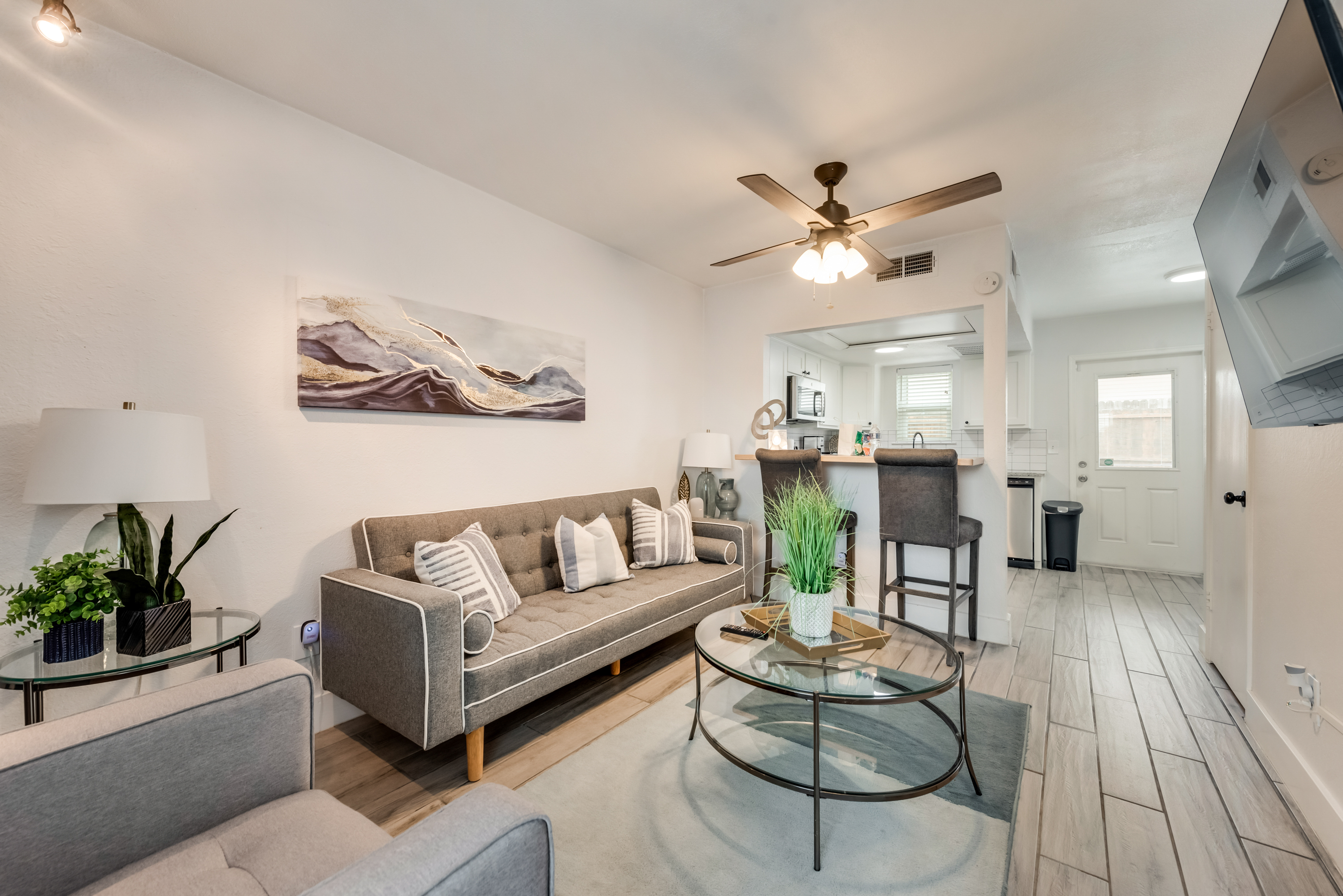 I69 - Apt|Patio|11mi to Convention Ctr|Sleeps 2 | Photo 7